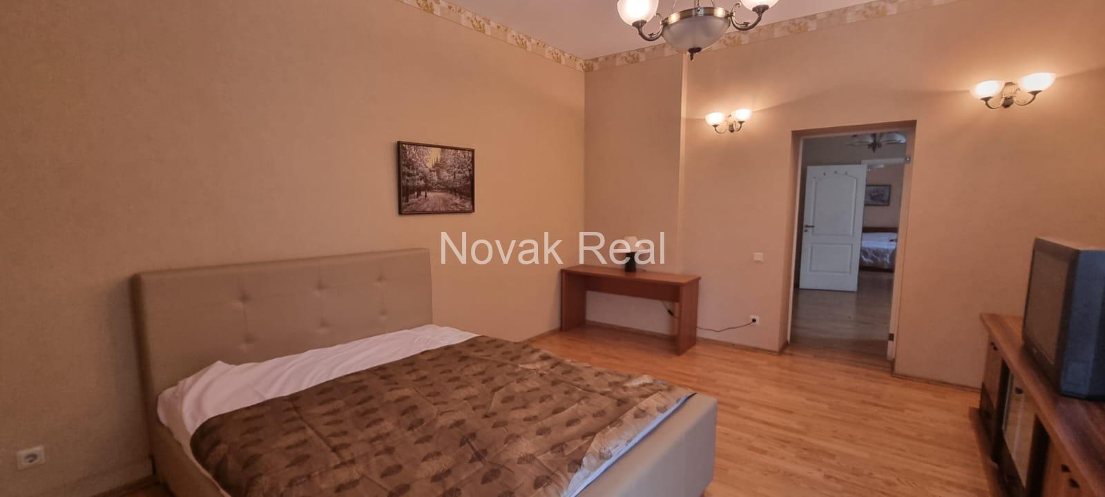Rent a 3-room apartment in the quiet city centre, in excellent condition!