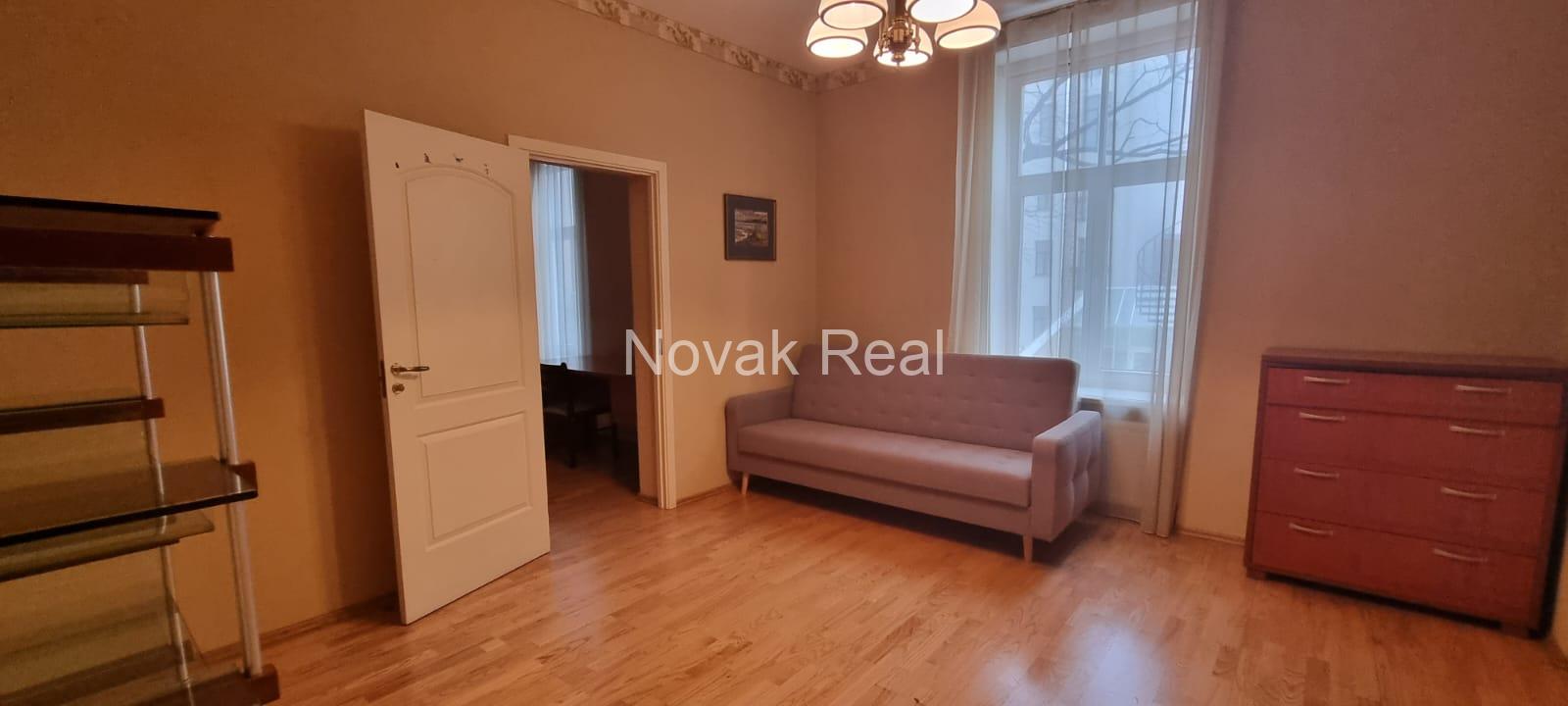 Rent a 3-room apartment in the quiet city centre, in excellent condition!