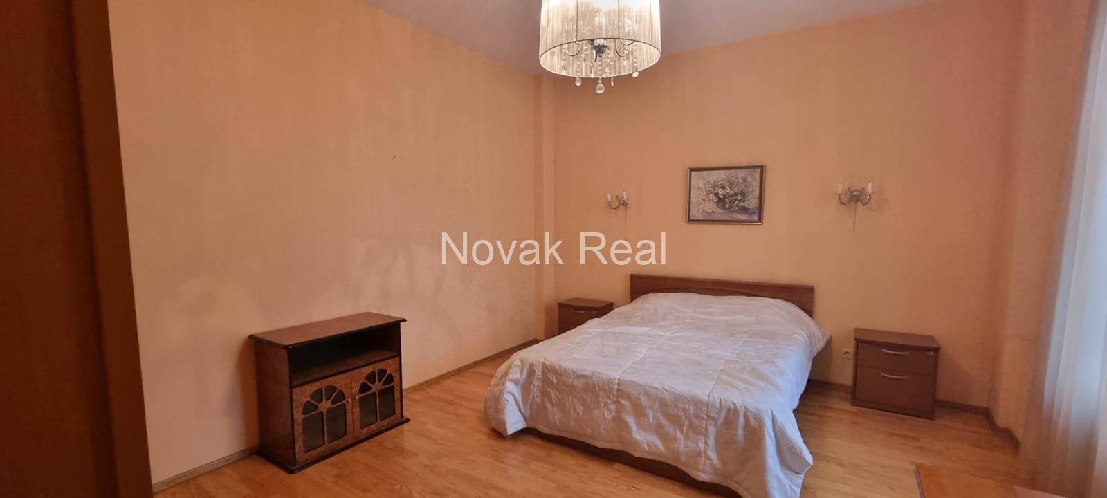 Rent a 3-room apartment in the quiet city centre, in excellent condition!