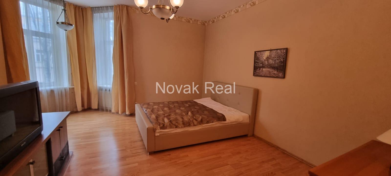 Rent a 3-room apartment in the quiet city centre, in excellent condition!