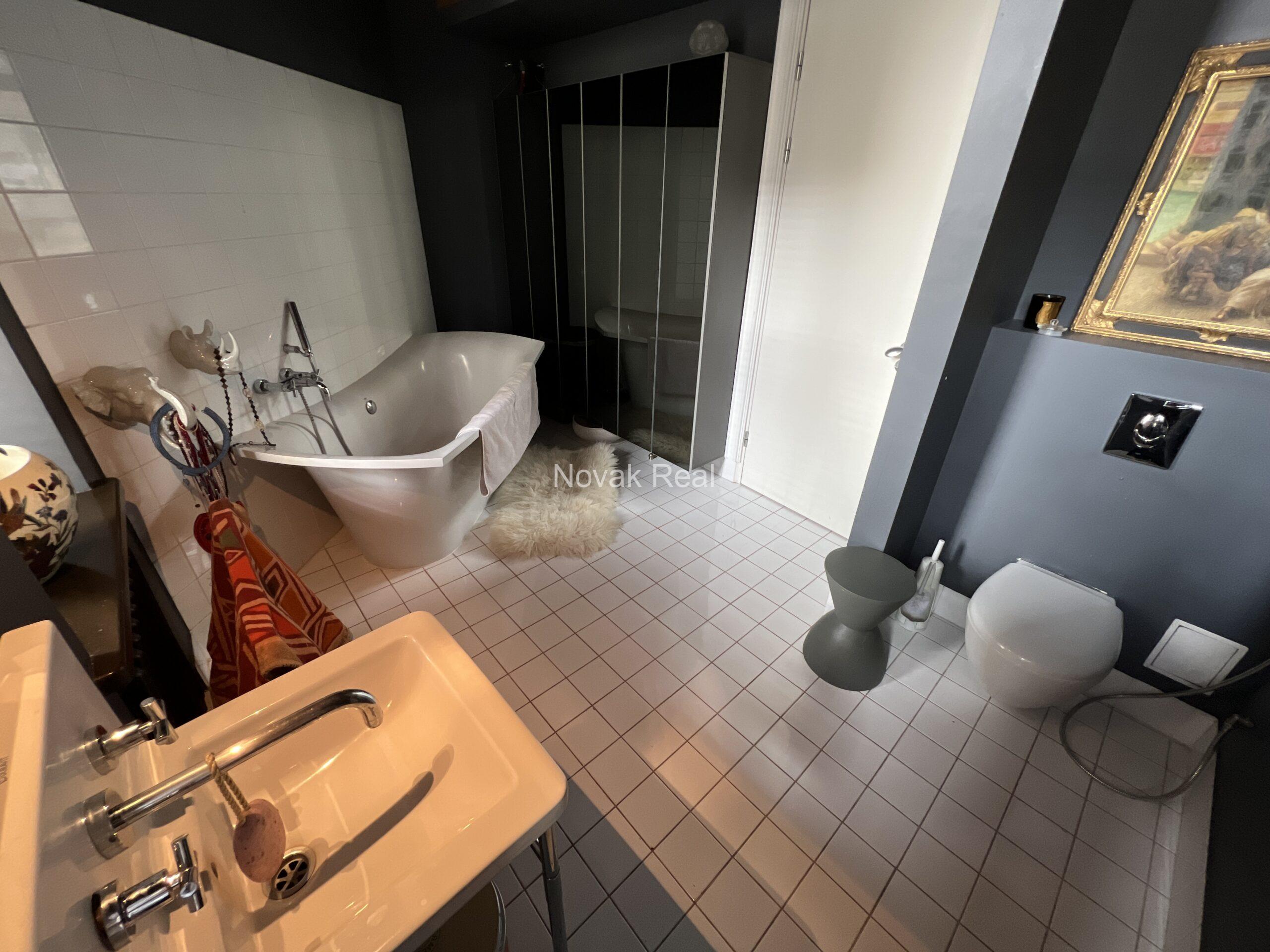 A unique apartment in a quiet part of the city centre, in a completely renovated house