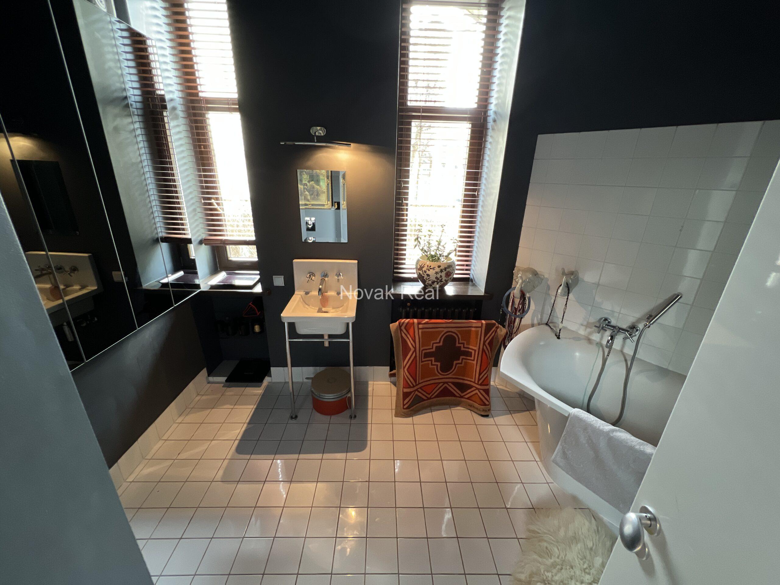 A unique apartment in a quiet part of the city centre, in a completely renovated house