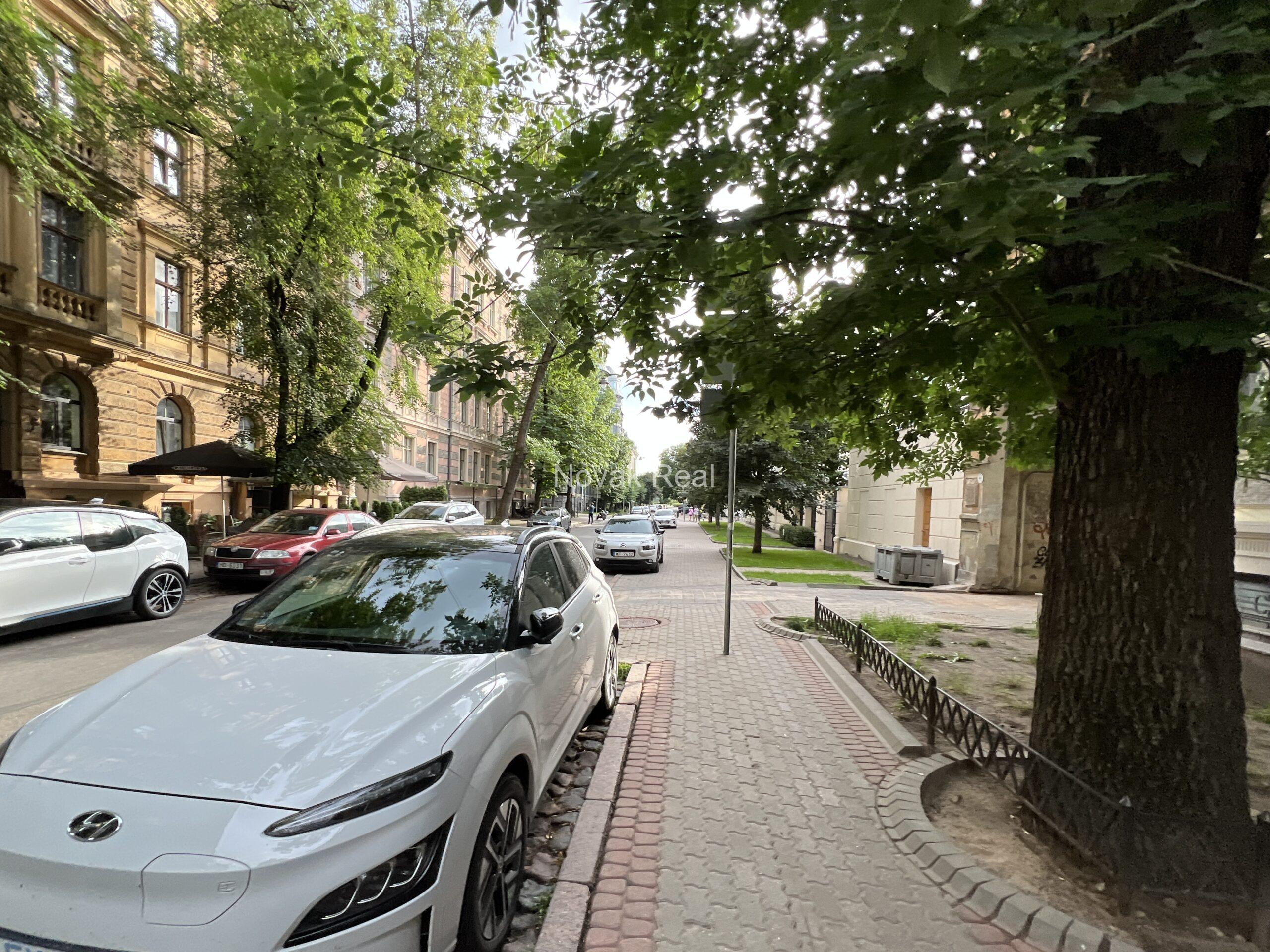 Izīrē dzīvokli Klusajā centrā