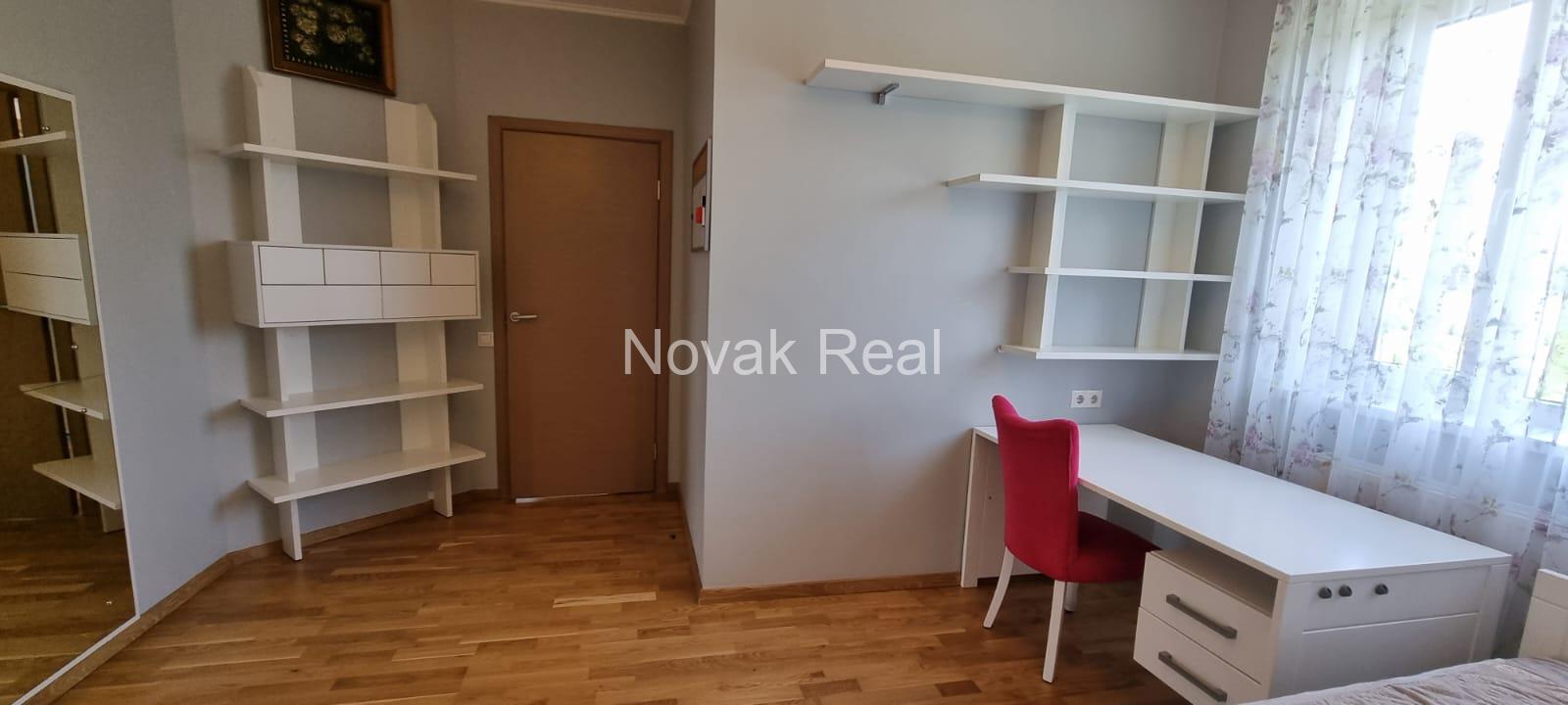 В закрытом поселке Таурени сдается дом