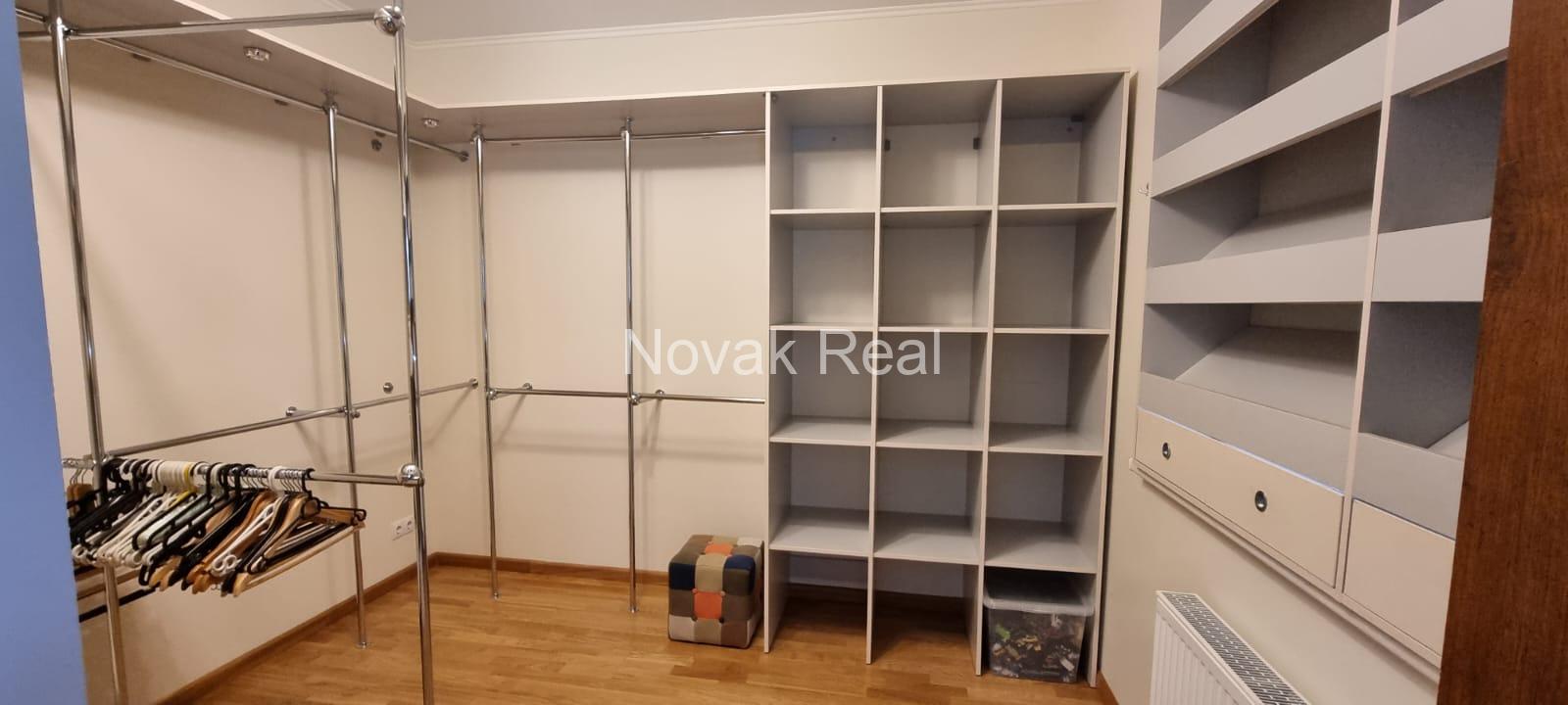 В закрытом поселке Таурени сдается дом