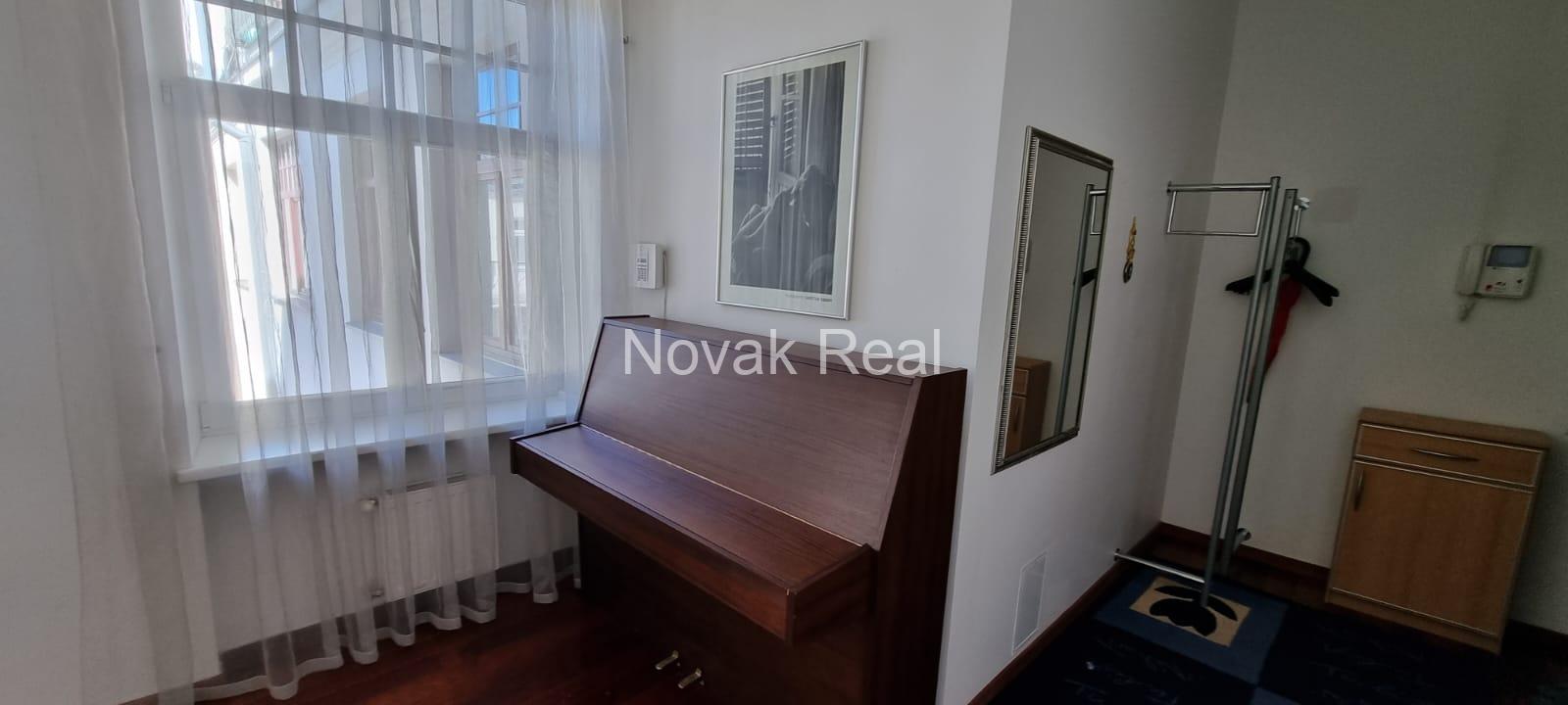 A great bright apartment for rent in the Quiet city centre