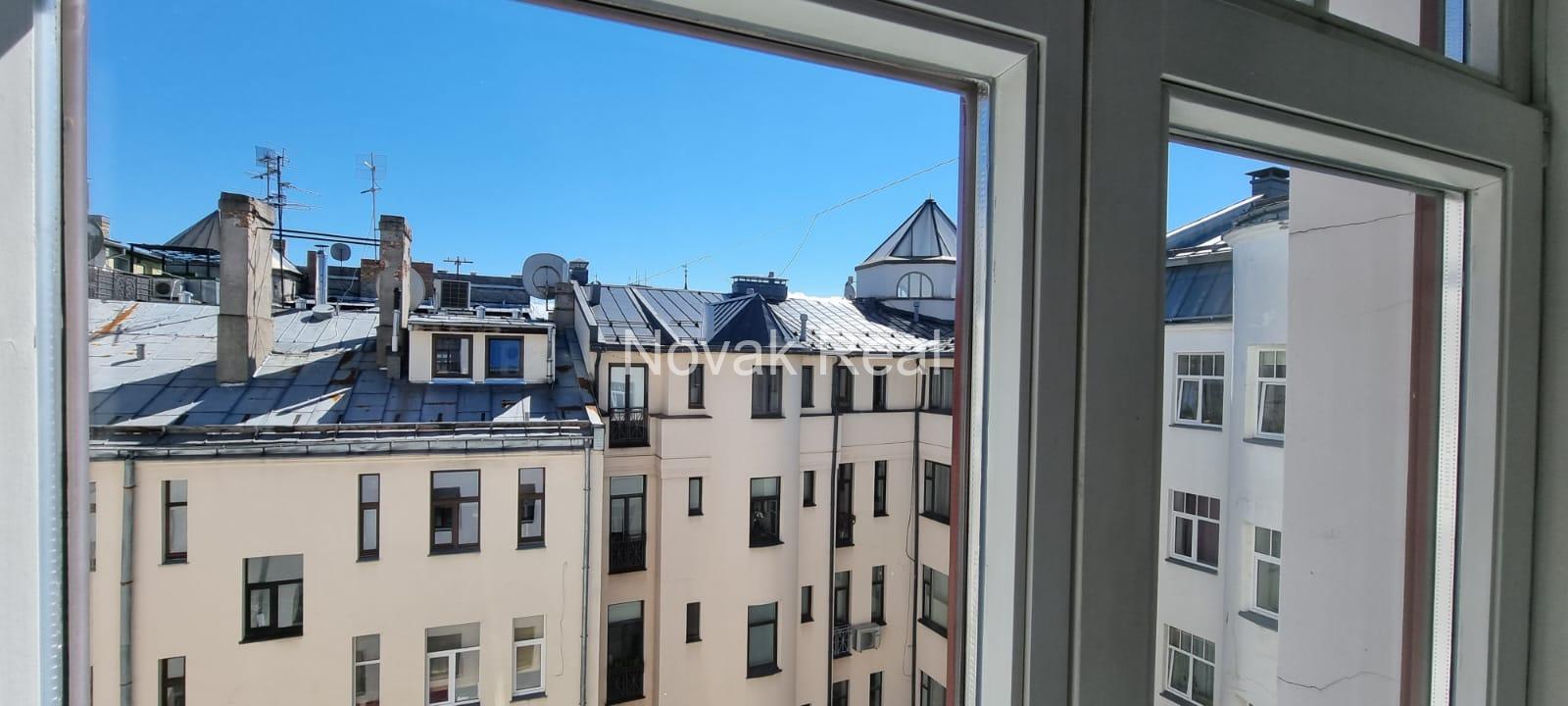 A great bright apartment for rent in the Quiet city centre