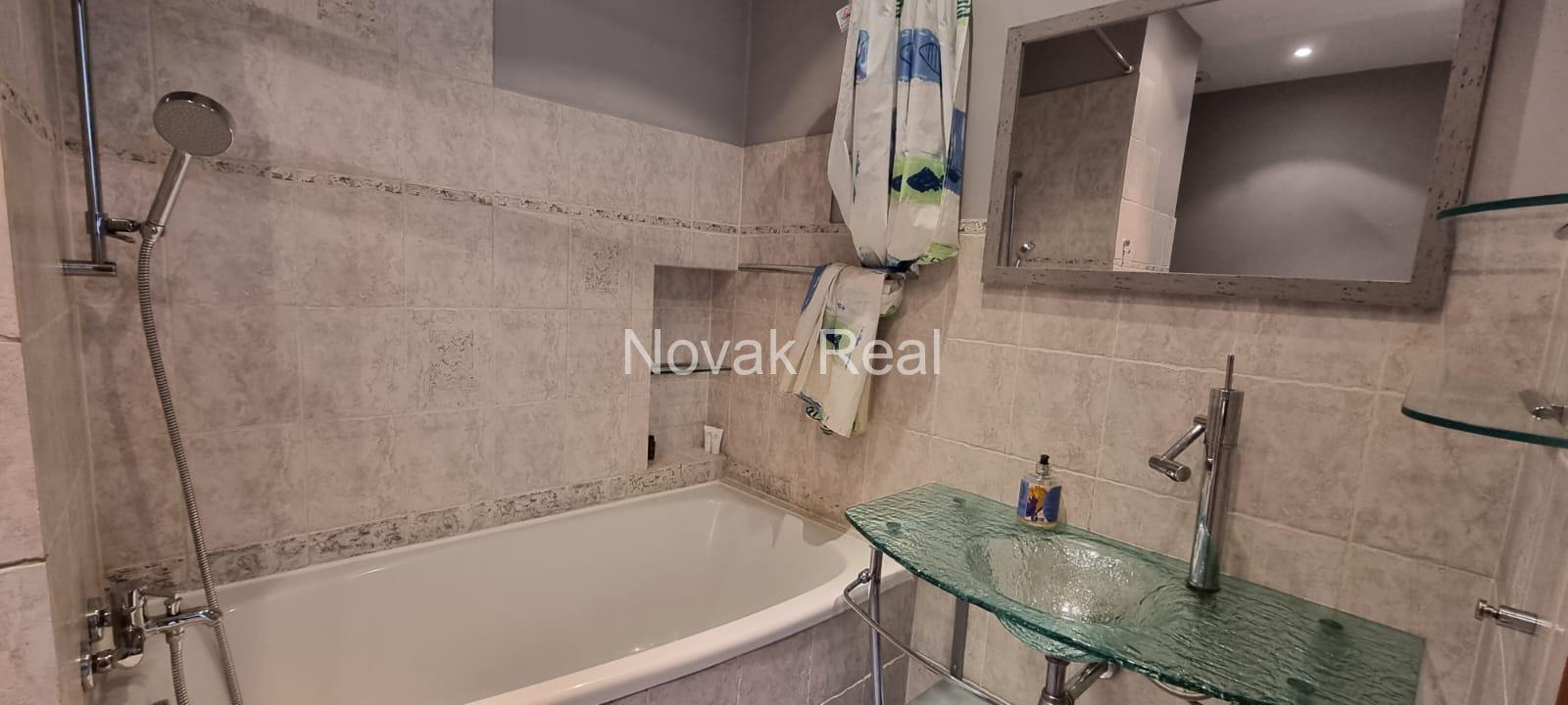 A great bright apartment for rent in the Quiet city centre
