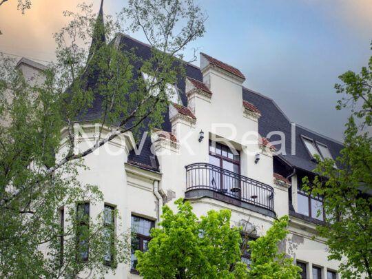 We offer for sale a two-level apartment in the center of Riga, at 3 Sporta Street, located in a partially restored Art Nouveau building