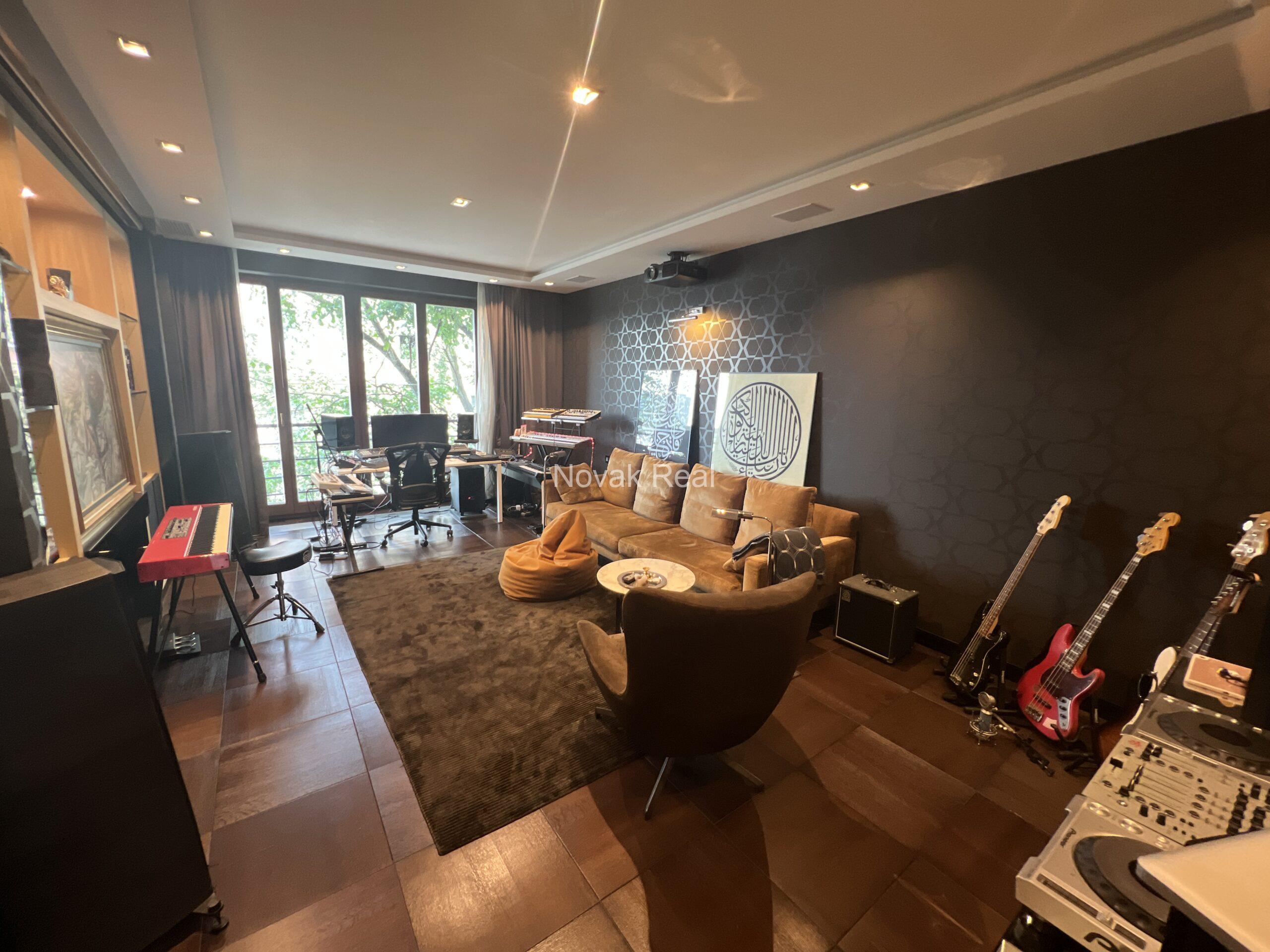 An exclusive apartment for sale in the Quiet City Centre