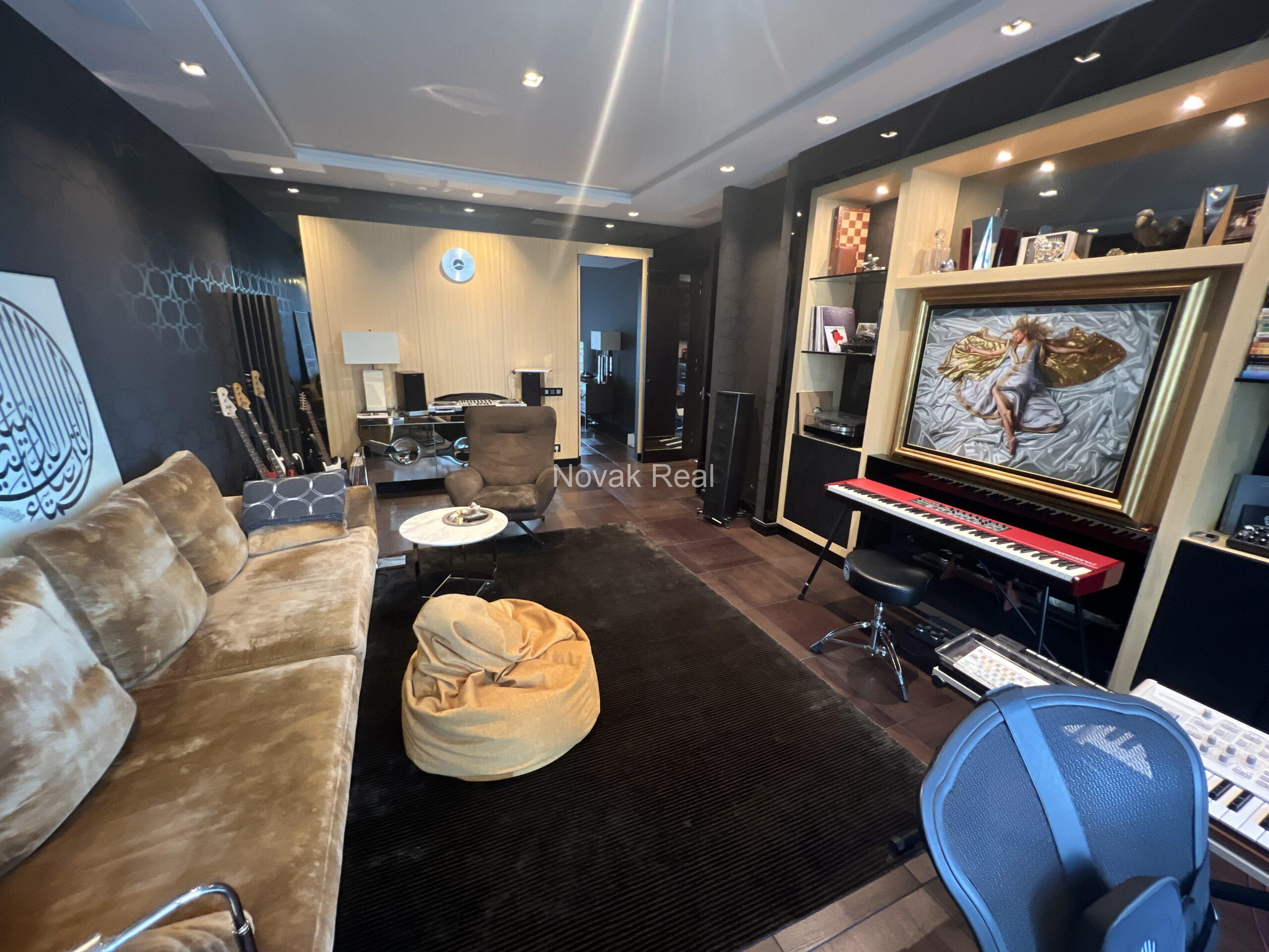 An exclusive apartment for sale in the Quiet City Centre