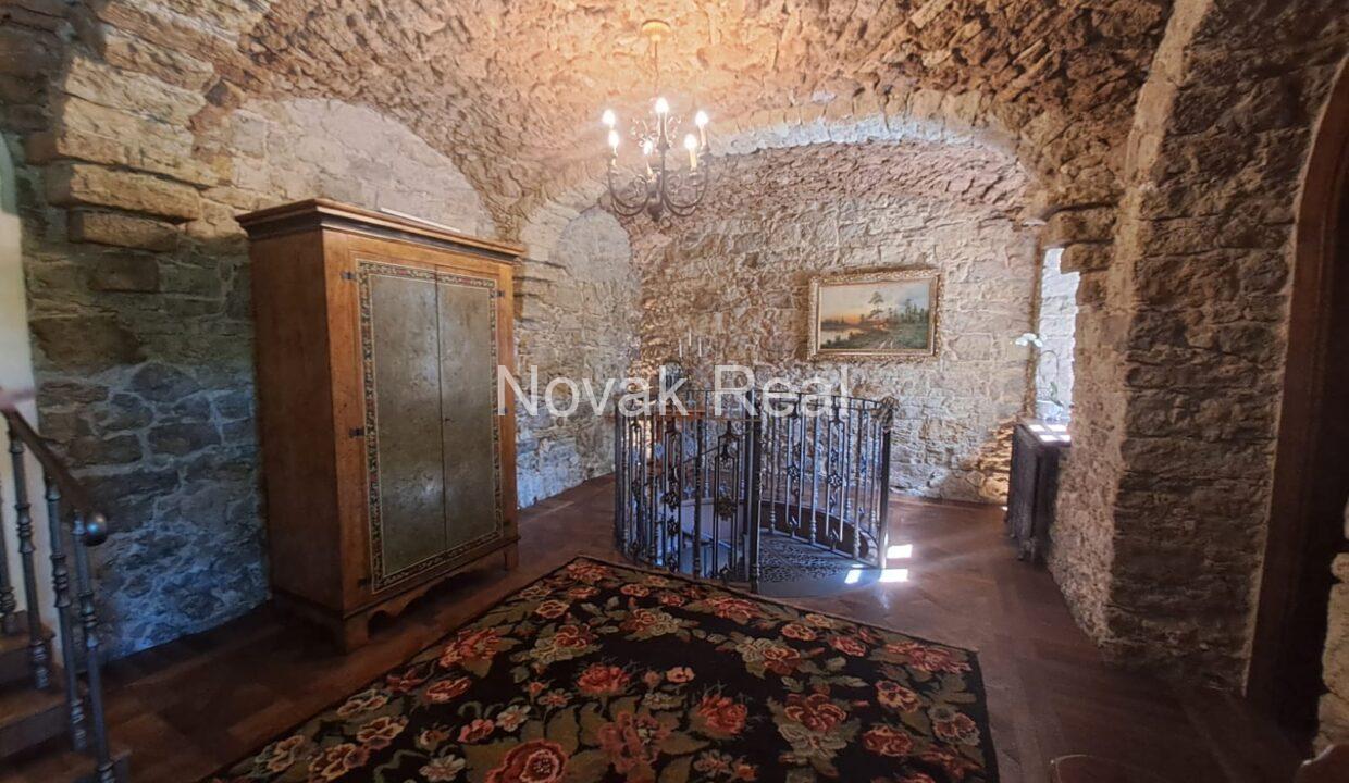 4864F5E9-BAB7-4131-81EA-1C1913E2A8D6