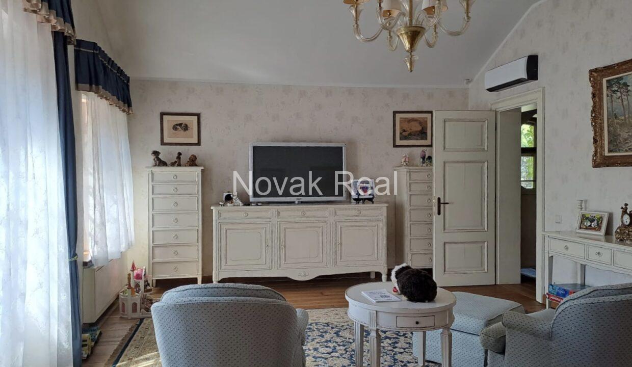 57F66DF5-A983-4C05-8C71-06ACEC897473