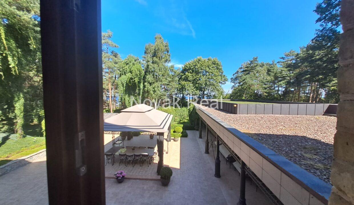 D614FFEF-1086-44BA-AE54-7518CB61D89F