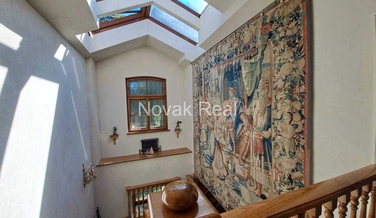 F29C4C62-EDA4-4238-9779-EF3A11C58C0B