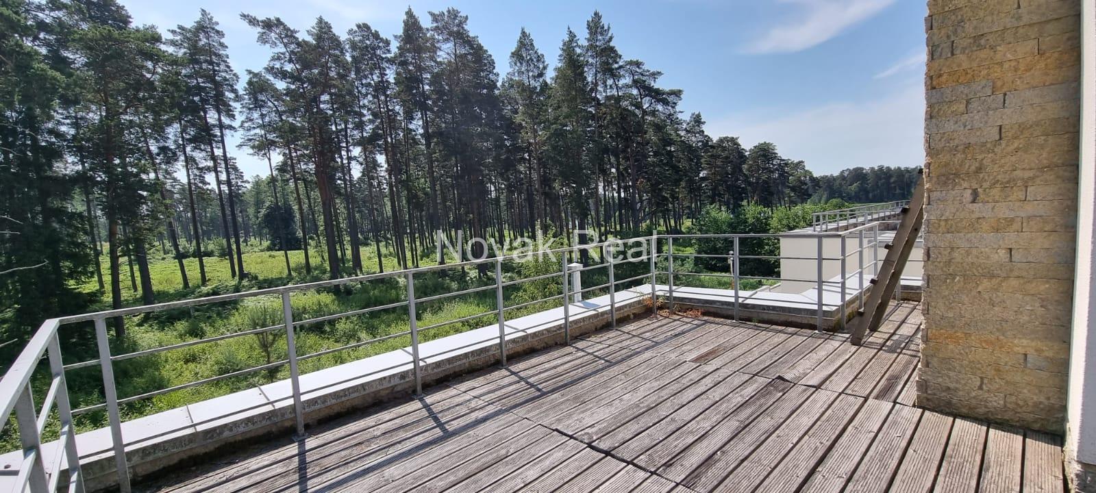 A beautiful house with 5 bedrooms is for sale in the elite gated community of Taureni, on the shore of the lake