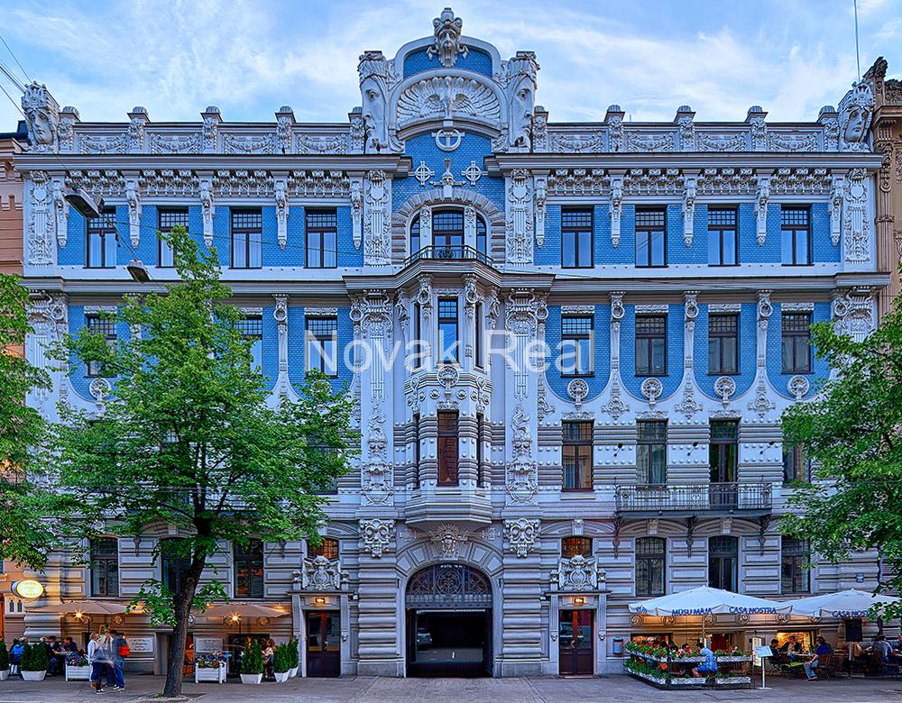 A unique property for sale – an apartment in the Embassy area (Quiet city centre)
