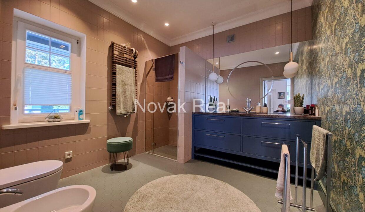 049c1677-f208-4bd6-a2cc-755e799ebd36