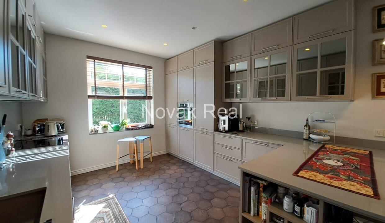 1fa12ab8-8b02-4983-b924-a3168b37bc42