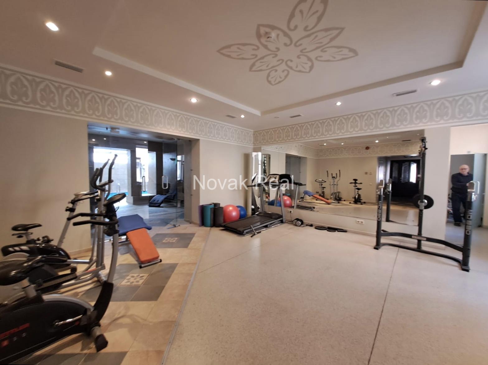 A designer apartment in a clubhouse is for rent in the quiet city centre