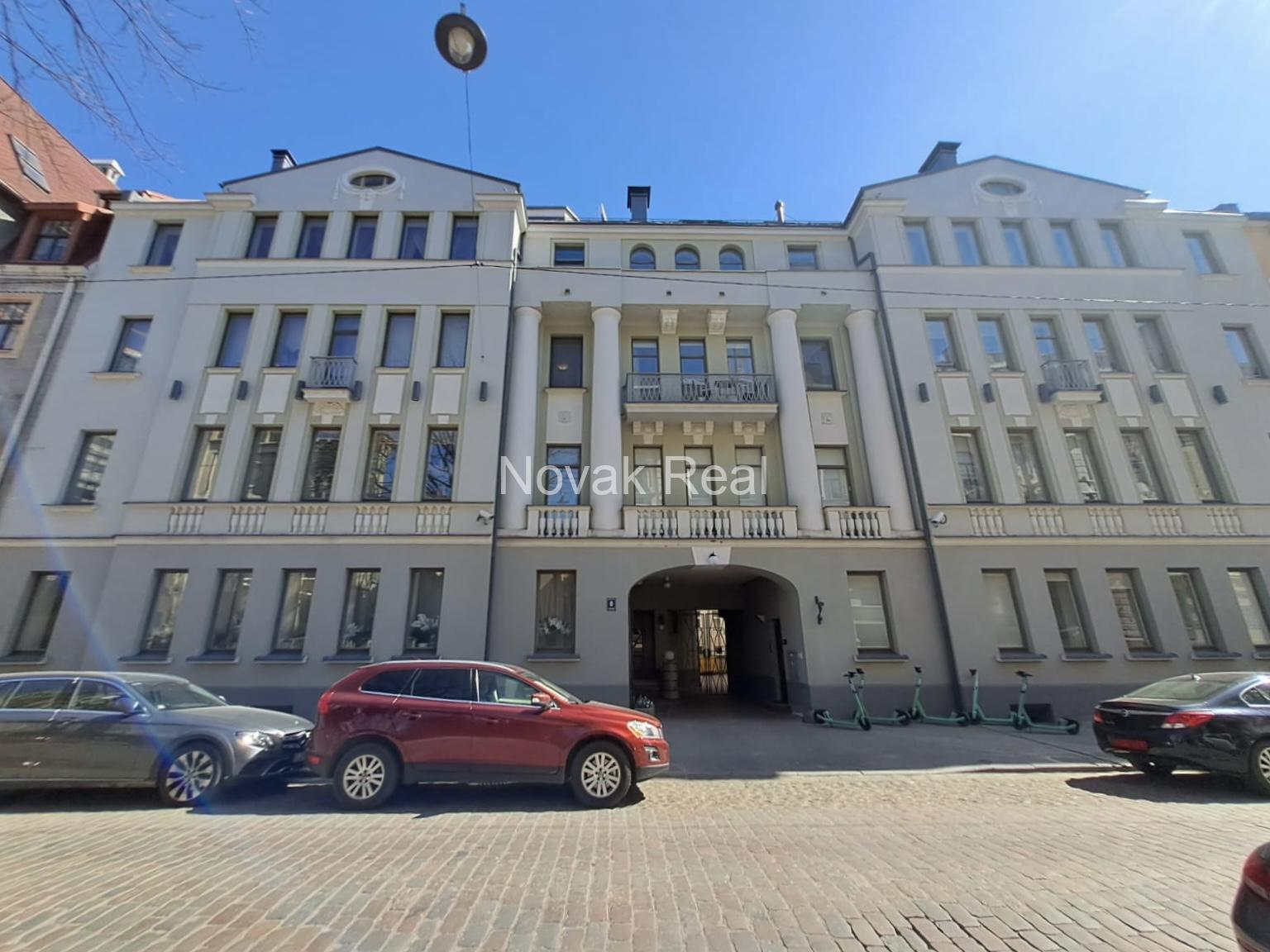 A designer apartment in a clubhouse is for rent in the quiet city centre