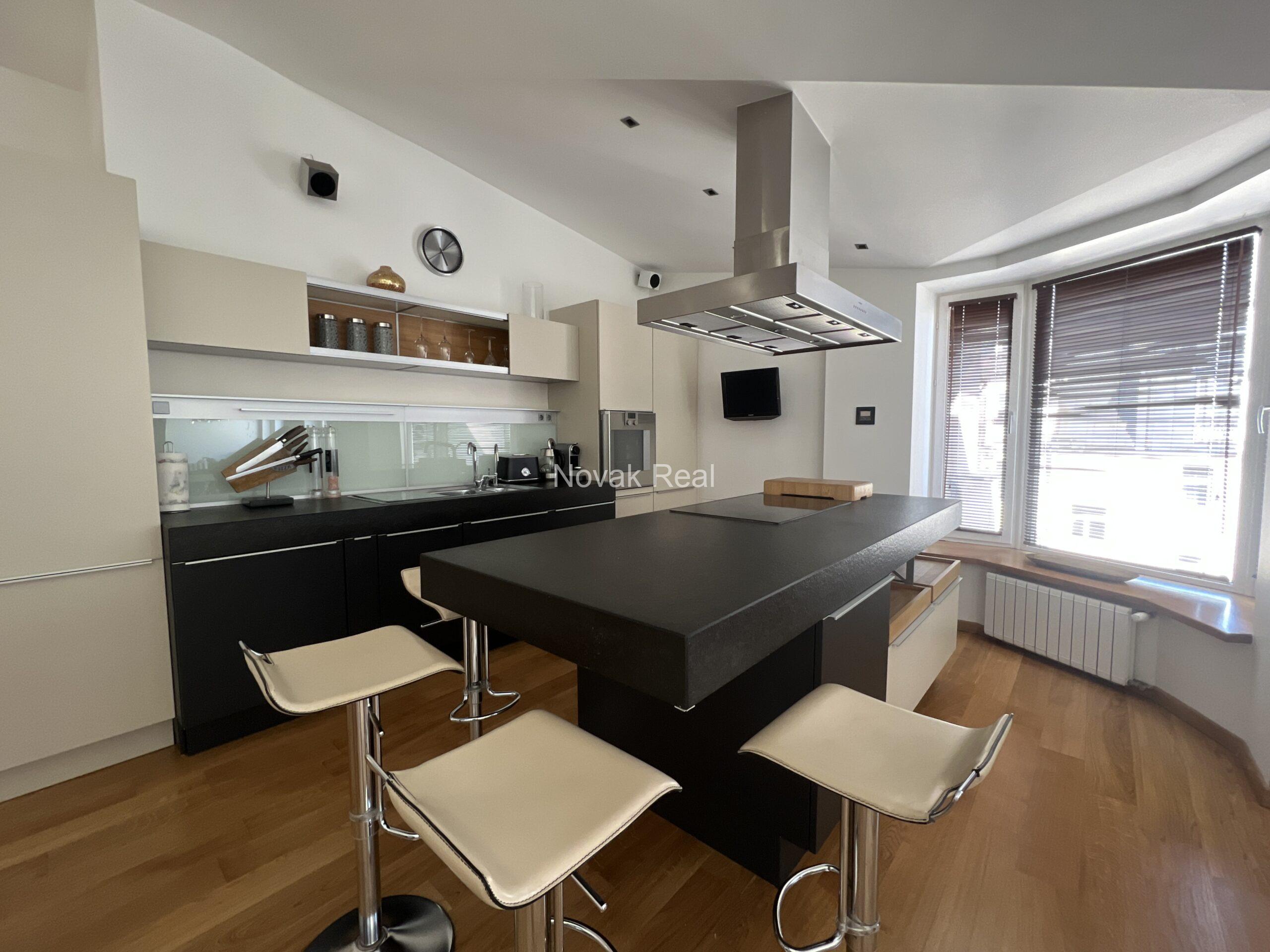 A designer apartment in a clubhouse is for rent in the quiet city centre