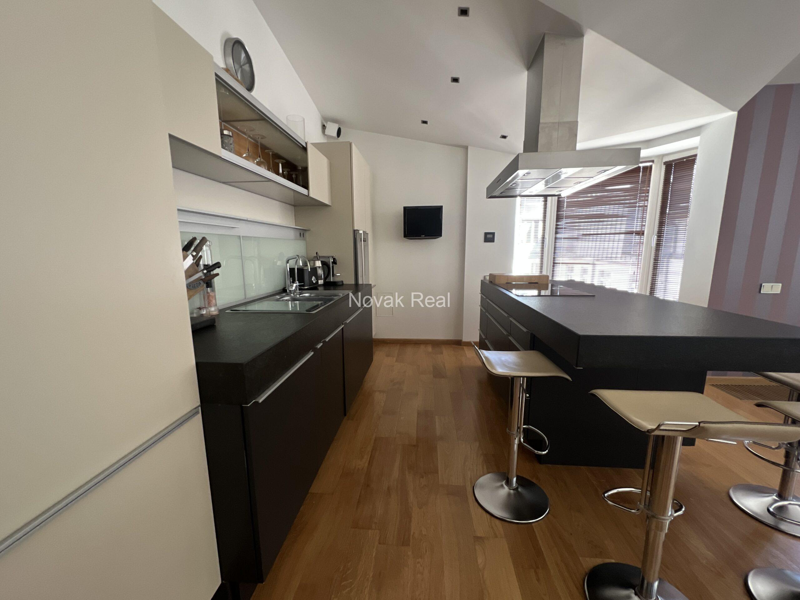 A designer apartment in a clubhouse is for rent in the quiet city centre
