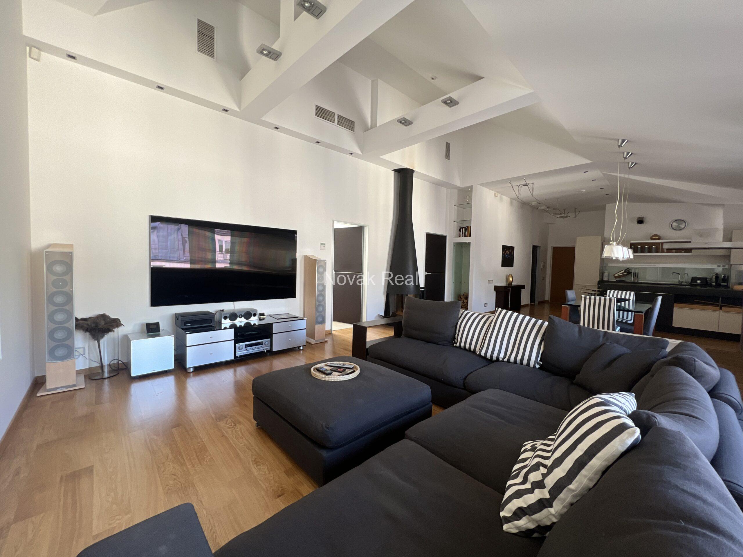 A designer apartment in a clubhouse is for rent in the quiet city centre