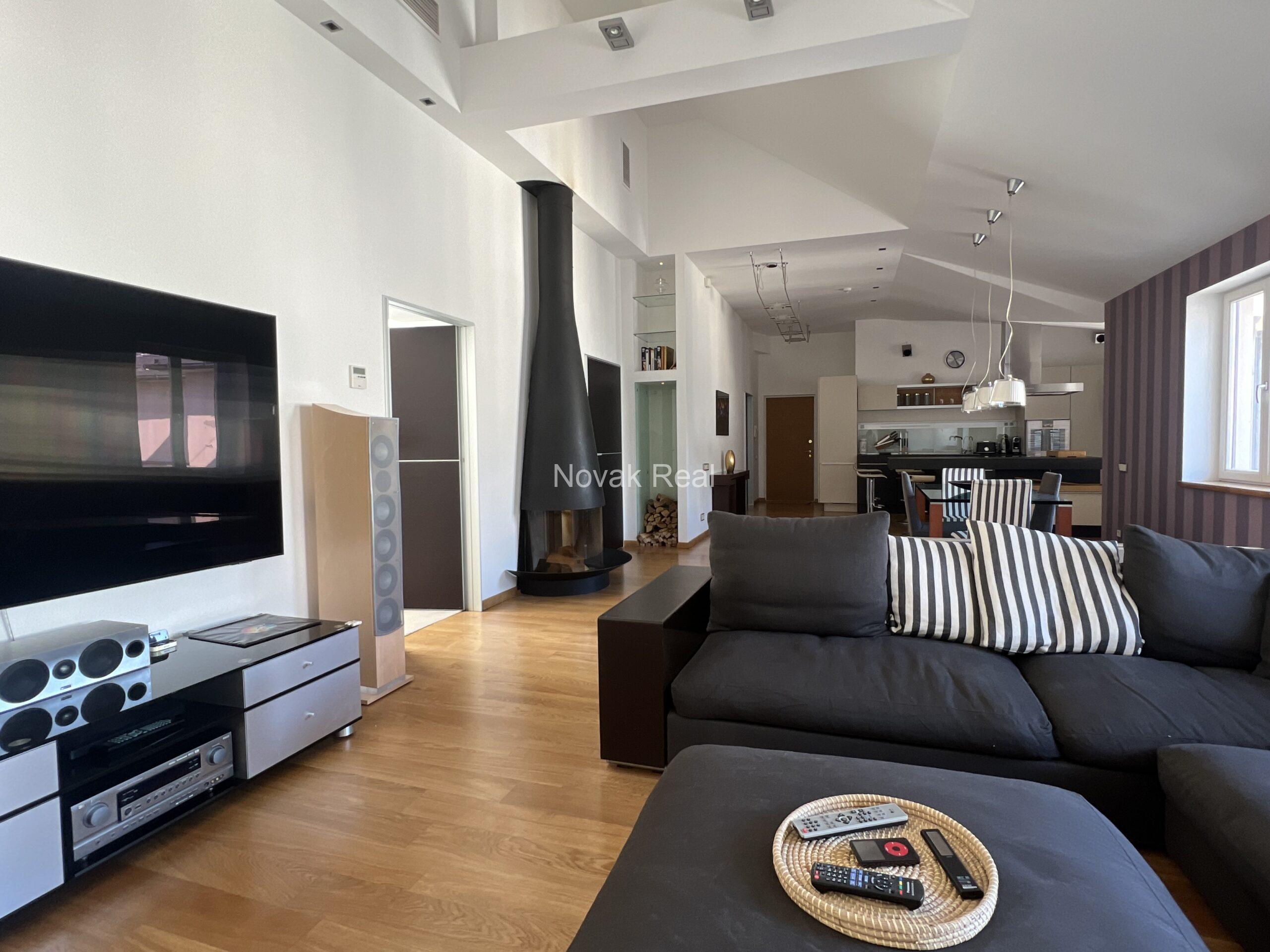 A designer apartment in a clubhouse is for rent in the quiet city centre