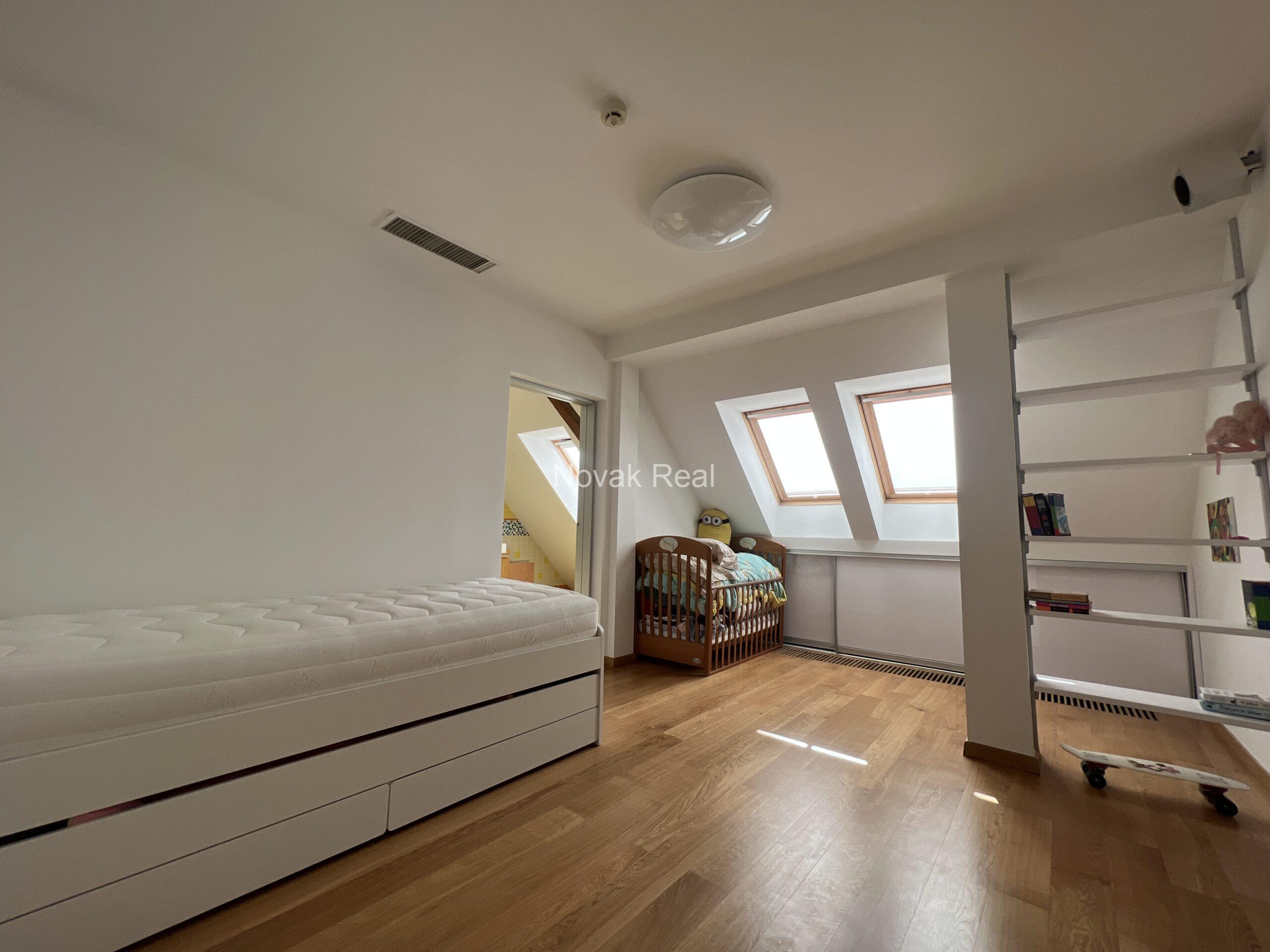 A designer apartment in a clubhouse is for rent in the quiet city centre
