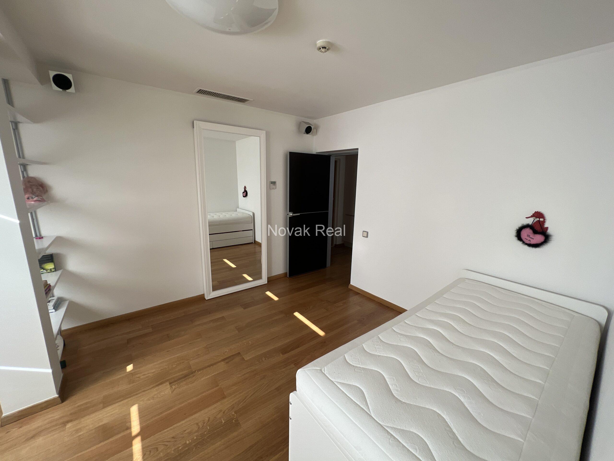 A designer apartment in a clubhouse is for rent in the quiet city centre