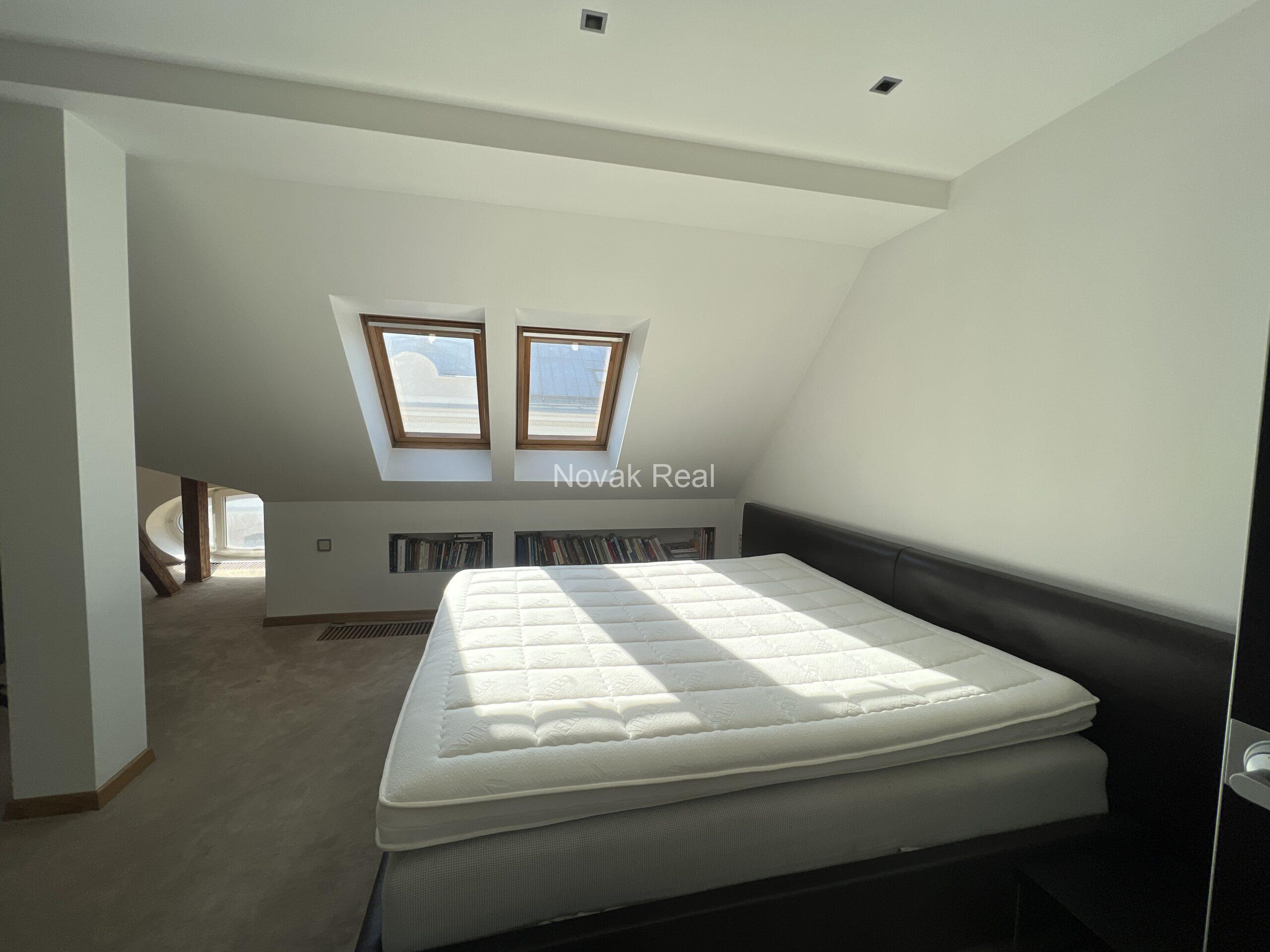 A designer apartment in a clubhouse is for rent in the quiet city centre