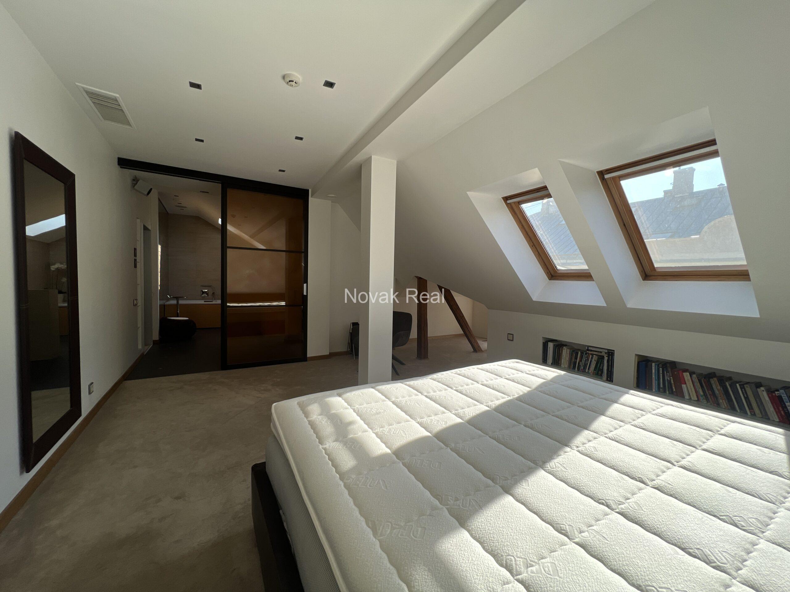 A designer apartment in a clubhouse is for rent in the quiet city centre
