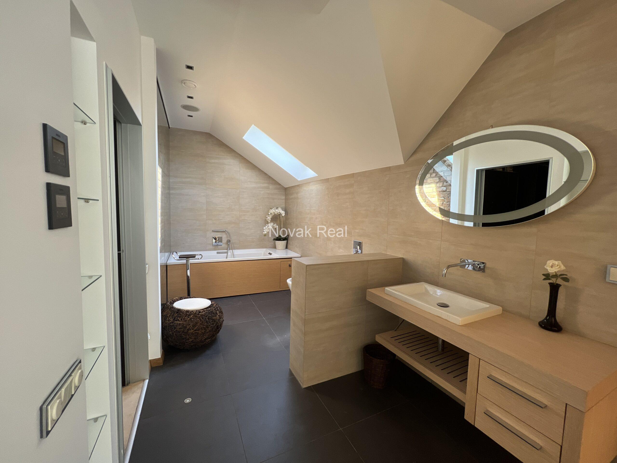 A designer apartment in a clubhouse is for rent in the quiet city centre