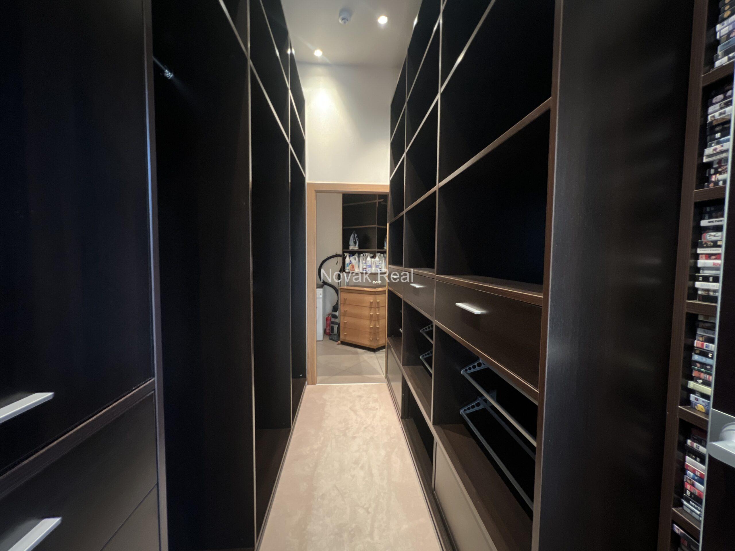 A designer apartment in a clubhouse is for rent in the quiet city centre