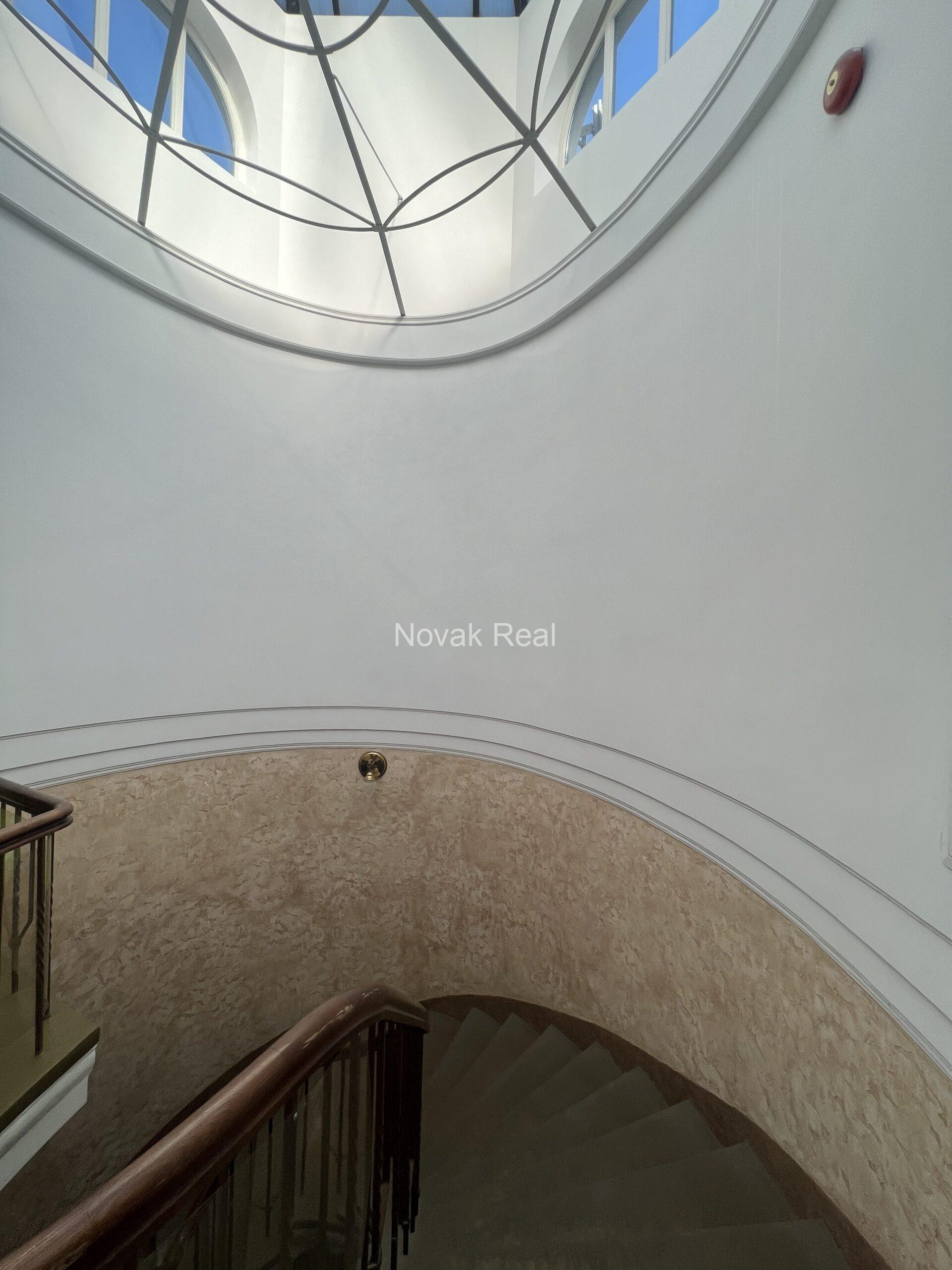 A designer apartment in a clubhouse is for rent in the quiet city centre