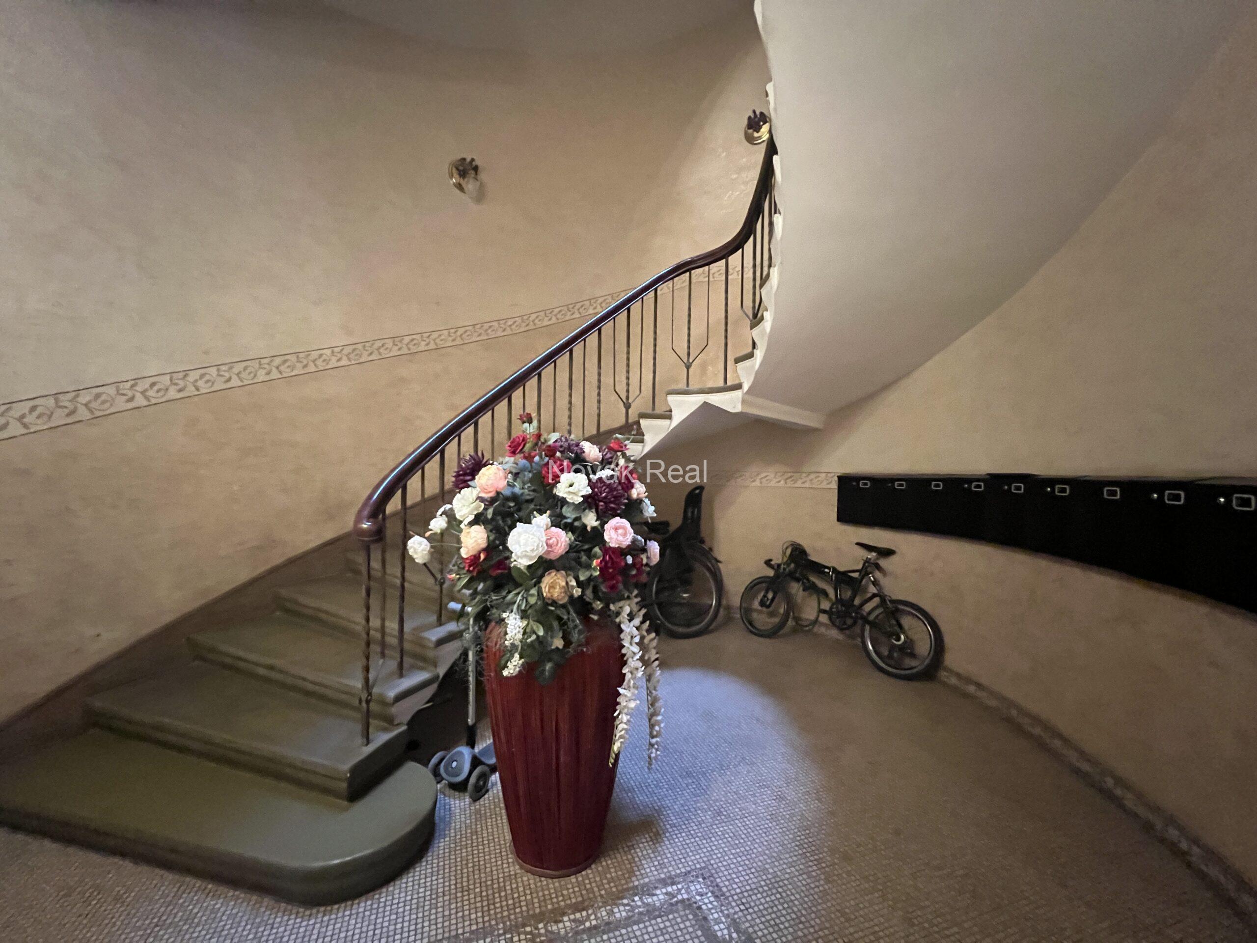 A designer apartment in a clubhouse is for rent in the quiet city centre