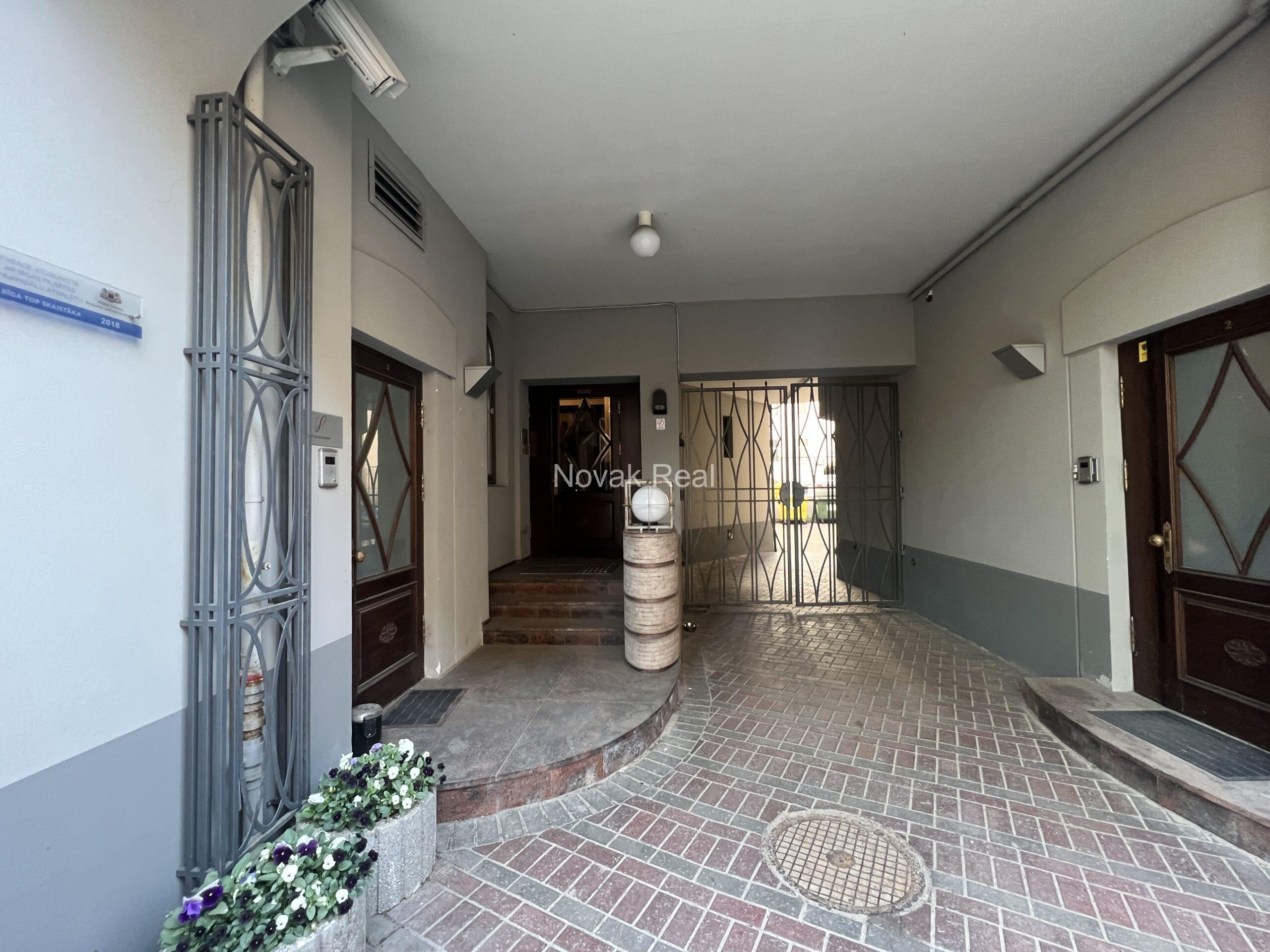 A designer apartment in a clubhouse is for rent in the quiet city centre