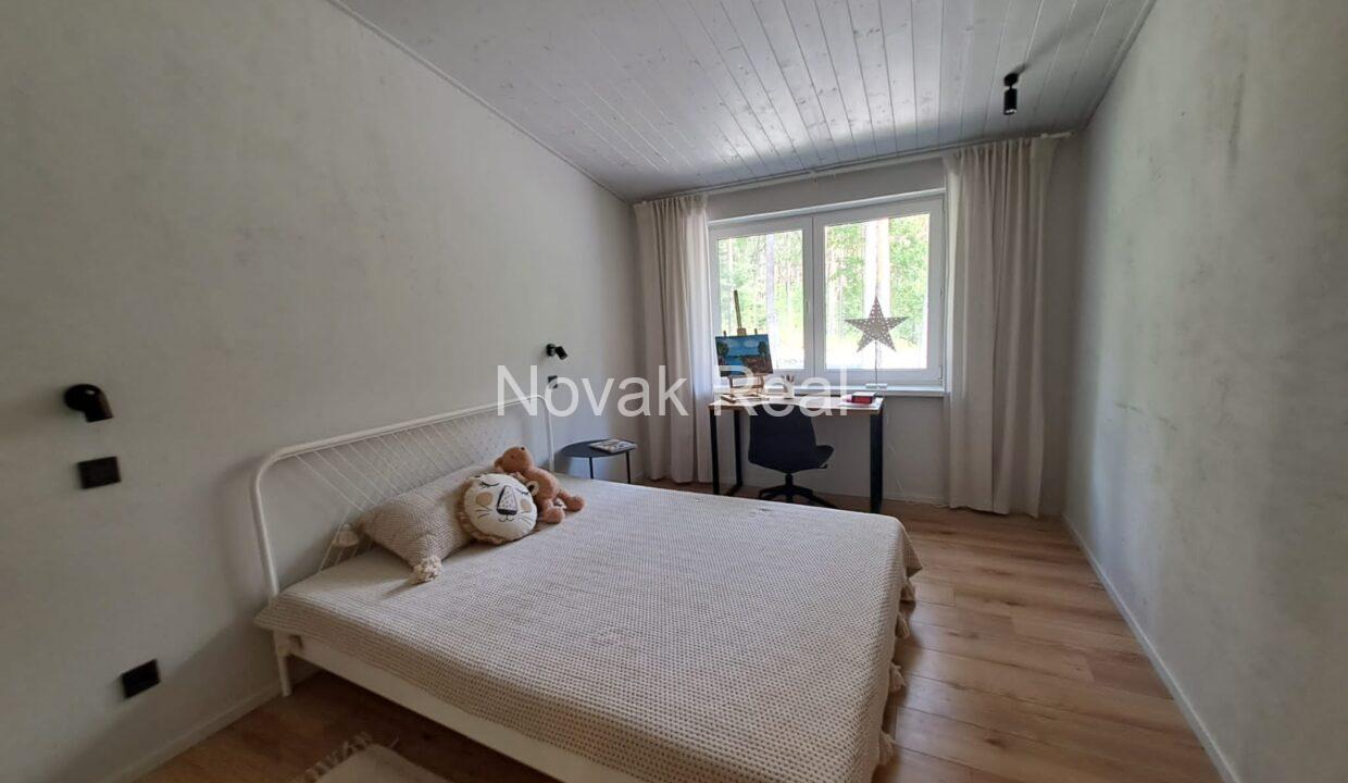 b9956c3c-f13b-4c49-ac06-bbbf727edc2a