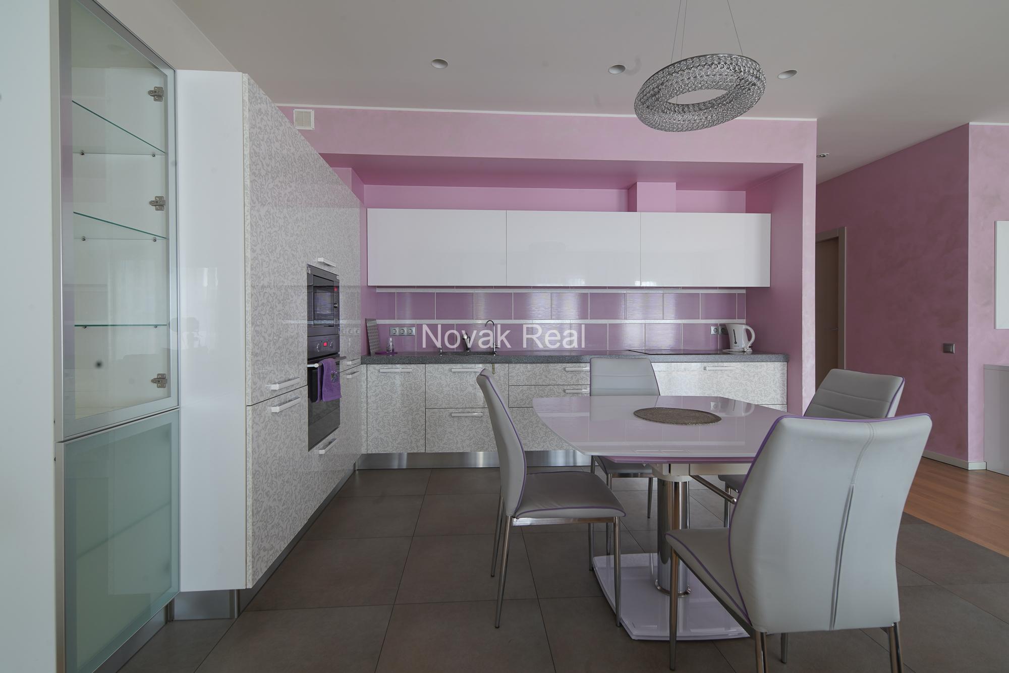 A 3-room apartment is available to rent in the Quiet city centre, in a new project