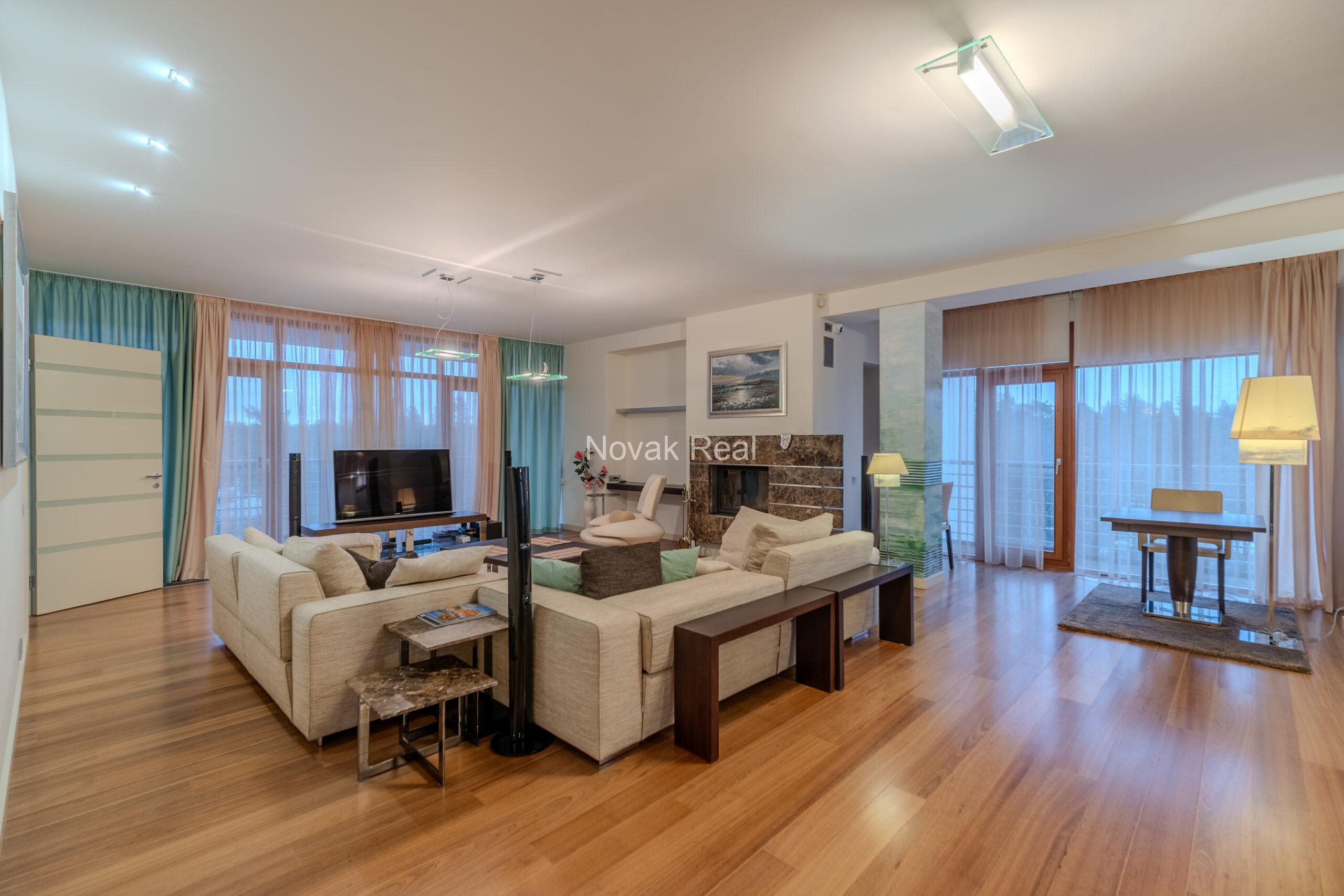 In a quiet part of Jurmala, an excellent spacious apartment is for sale on the 1st line to the sea in the famous complex “Marienbad”