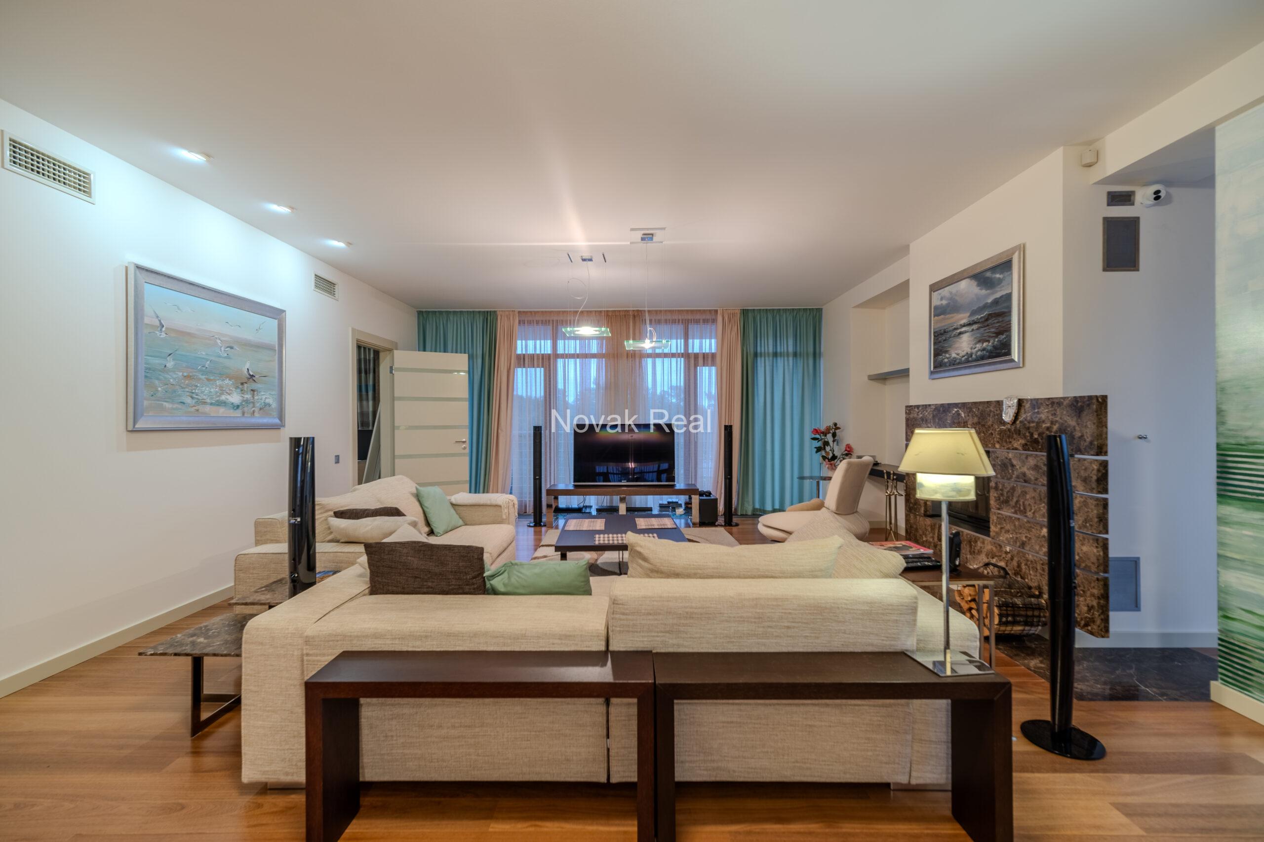 In a quiet part of Jurmala, an excellent spacious apartment is for sale on the 1st line to the sea in the famous complex “Marienbad”