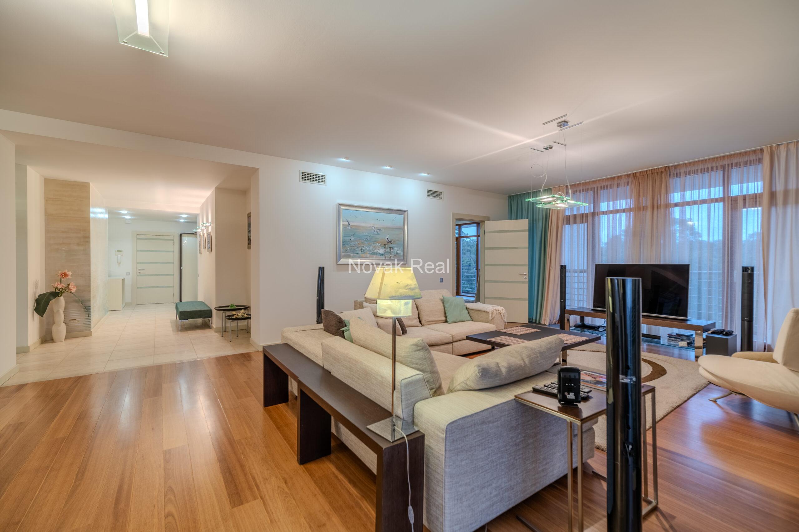 In a quiet part of Jurmala, an excellent spacious apartment is for sale on the 1st line to the sea in the famous complex “Marienbad”