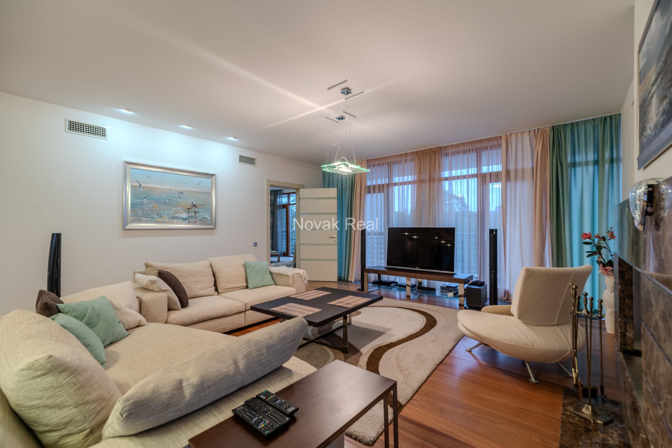 In a quiet part of Jurmala, an excellent spacious apartment is for sale on the 1st line to the sea in the famous complex “Marienbad”