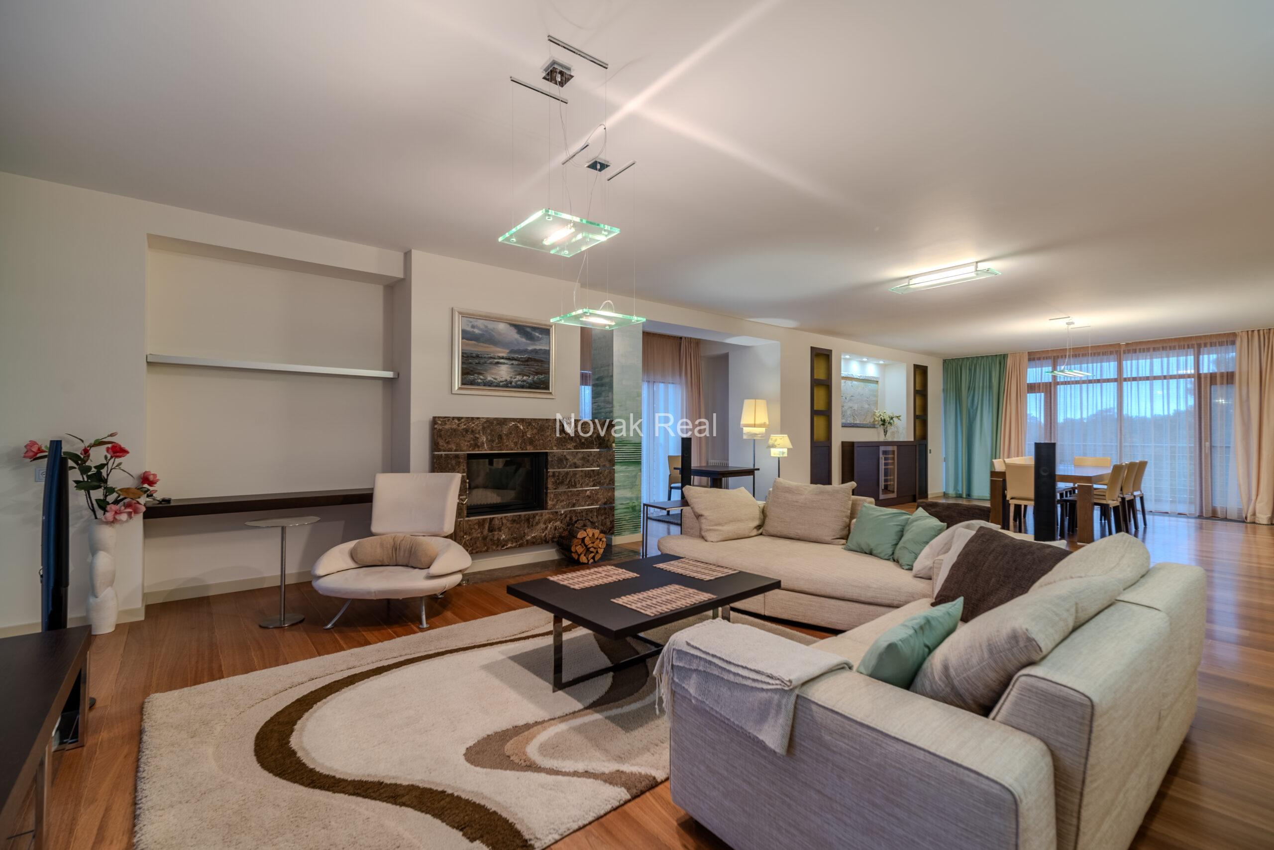 In a quiet part of Jurmala, an excellent spacious apartment is for sale on the 1st line to the sea in the famous complex “Marienbad”