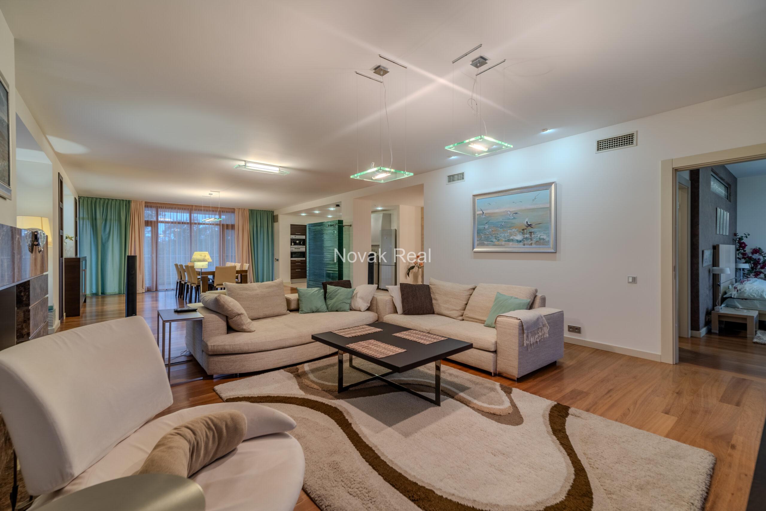 In a quiet part of Jurmala, an excellent spacious apartment is for sale on the 1st line to the sea in the famous complex “Marienbad”