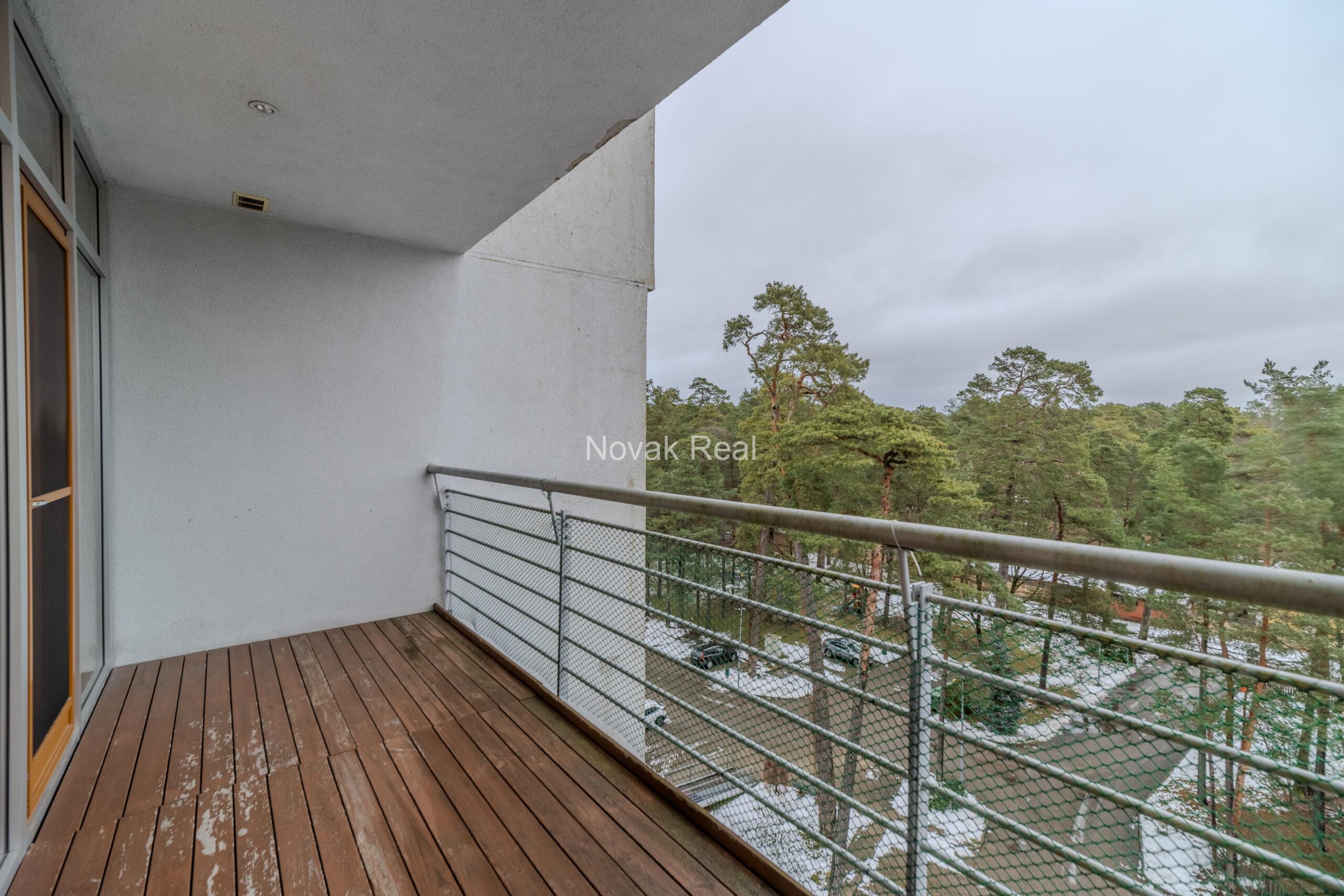 In a quiet part of Jurmala, an excellent spacious apartment is for sale on the 1st line to the sea in the famous complex “Marienbad”