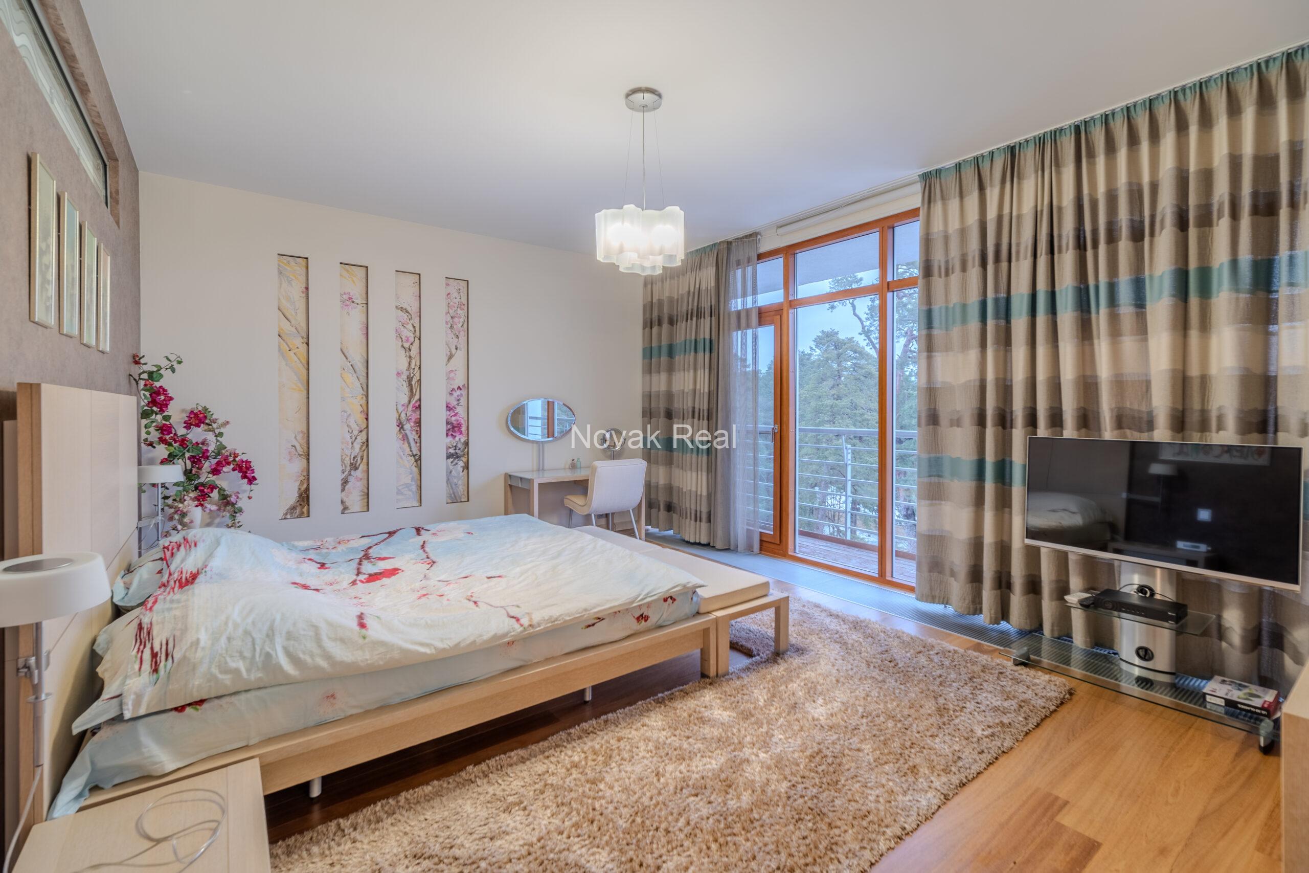 In a quiet part of Jurmala, an excellent spacious apartment is for sale on the 1st line to the sea in the famous complex “Marienbad”