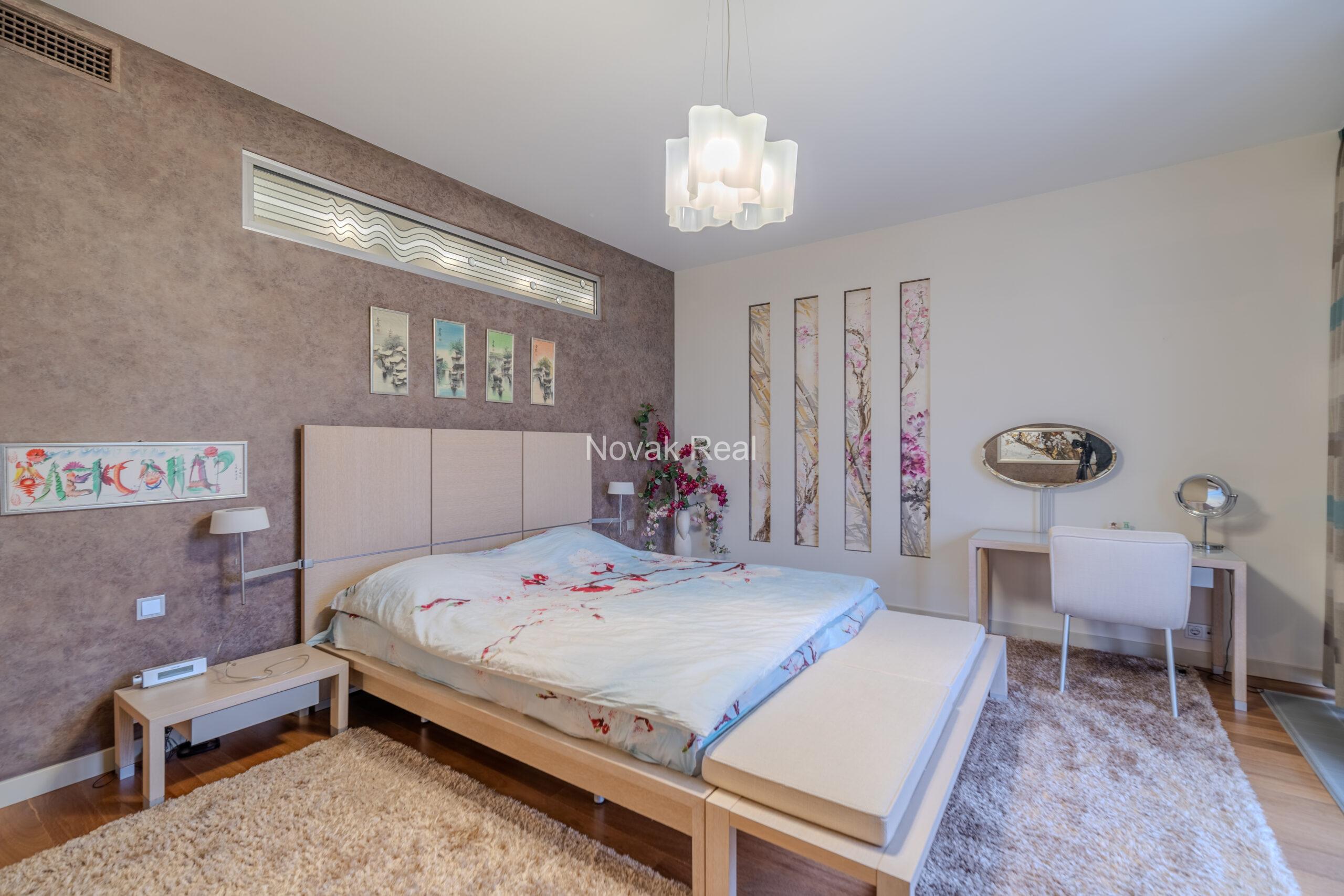 In a quiet part of Jurmala, an excellent spacious apartment is for sale on the 1st line to the sea in the famous complex “Marienbad”