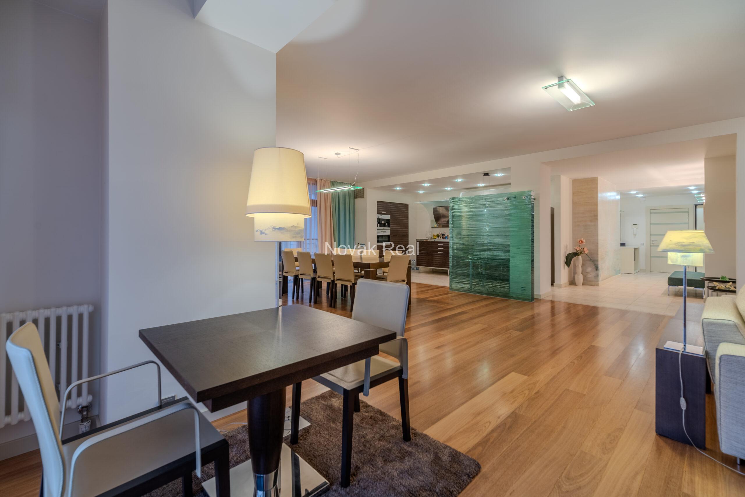In a quiet part of Jurmala, an excellent spacious apartment is for sale on the 1st line to the sea in the famous complex “Marienbad”